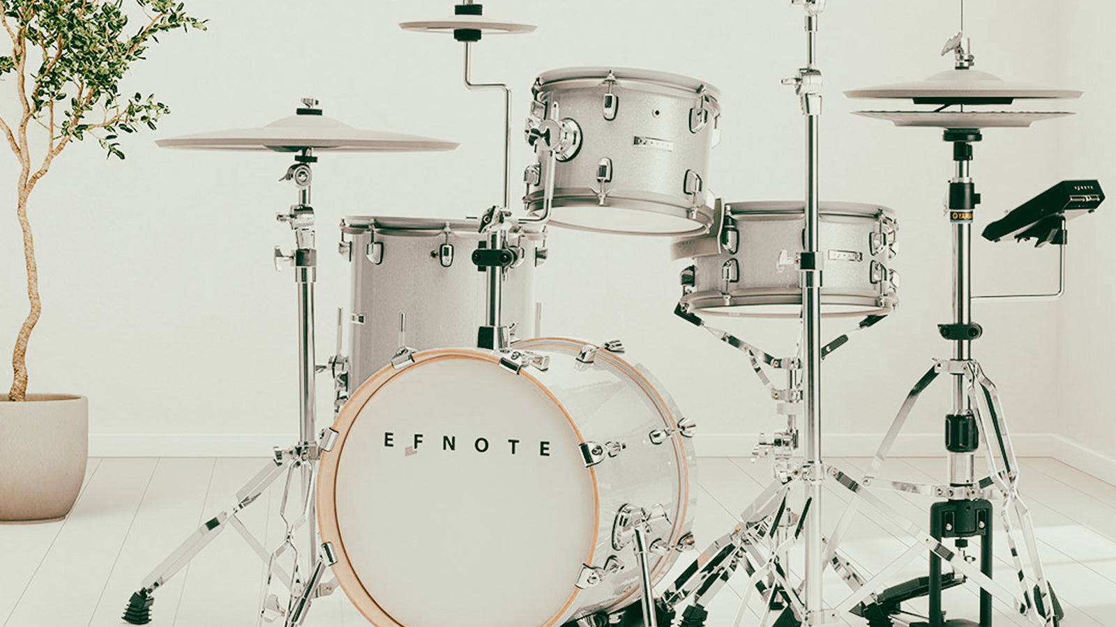 An Efnote 5 in a stylish space