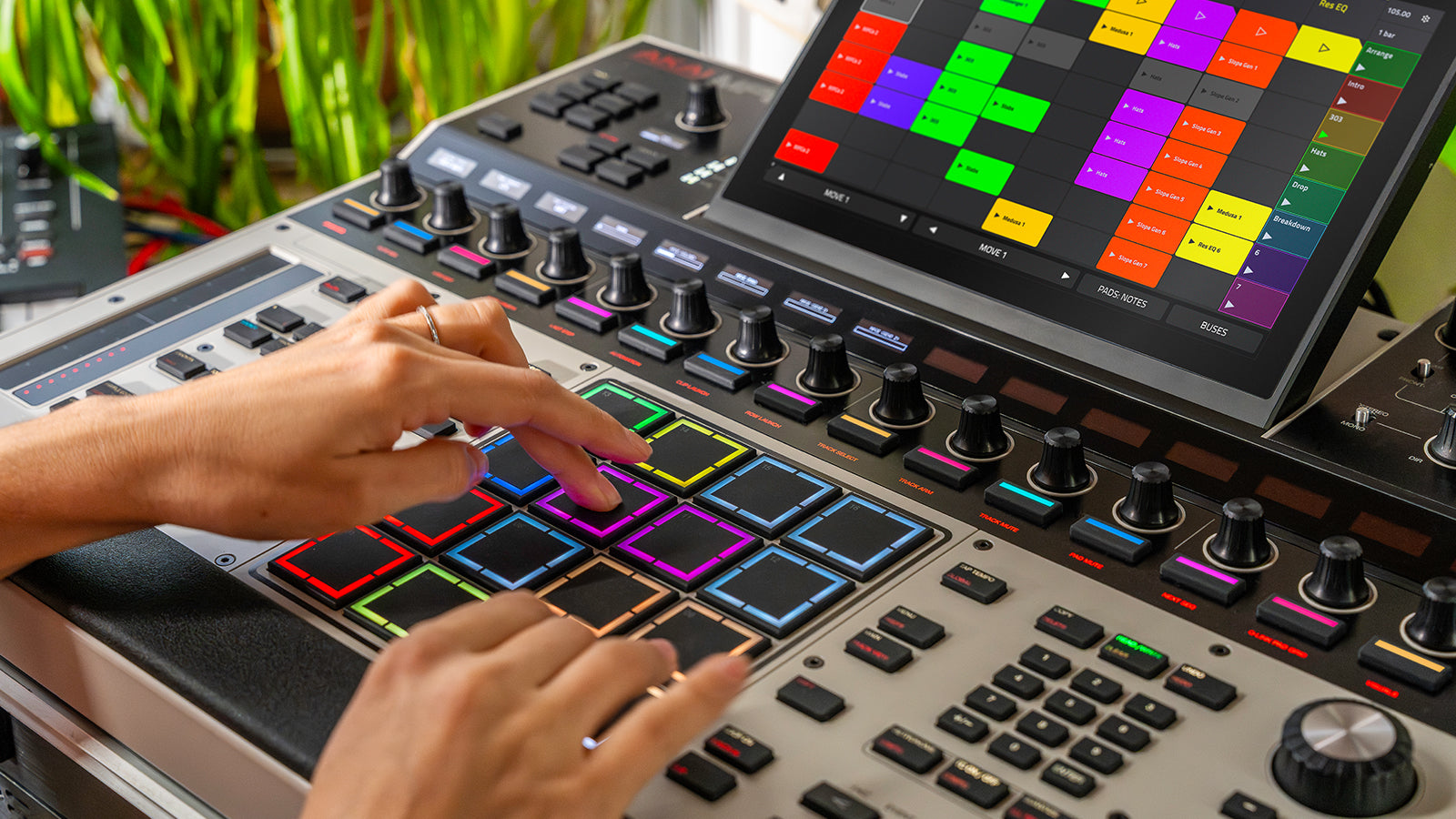 AKAI MPC Studio 箱あり　美品 AKAI MPC STUDIO ポータブル・プロダクション・スタジオ アカイ 【中古