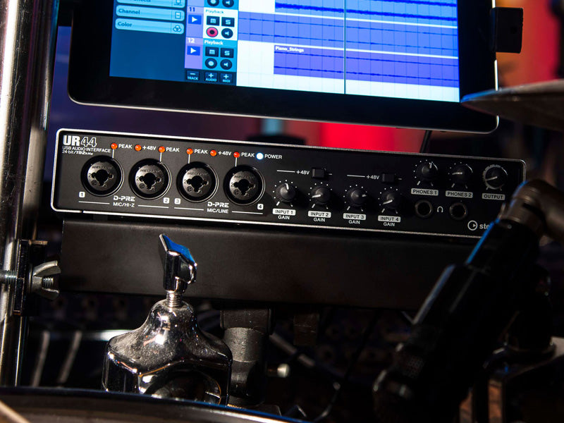 Steinberg UR44 mounted near an iPad