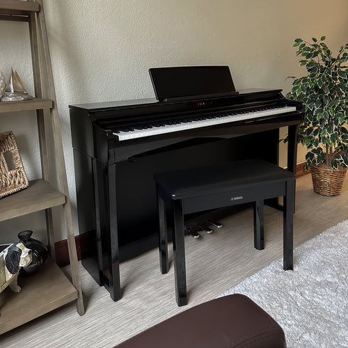 Yamaha Clavinova CLP-825 Digital Piano - Polished Ebony - View 3