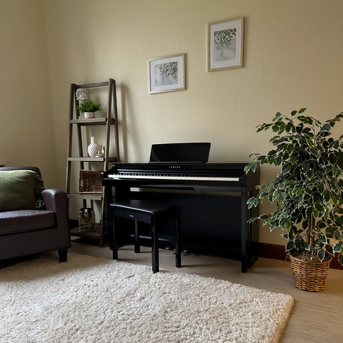 Yamaha Clavinova CLP-825 Digital Piano - Polished Ebony - View 1