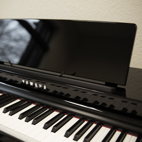 Yamaha Clavinova CLP-825 Digital Piano - Polished Ebony - View 12
