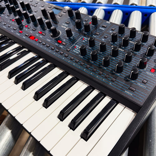 Oberheim TEO-5 Compact 5-Voice Polyphonic Synthesizer View 4