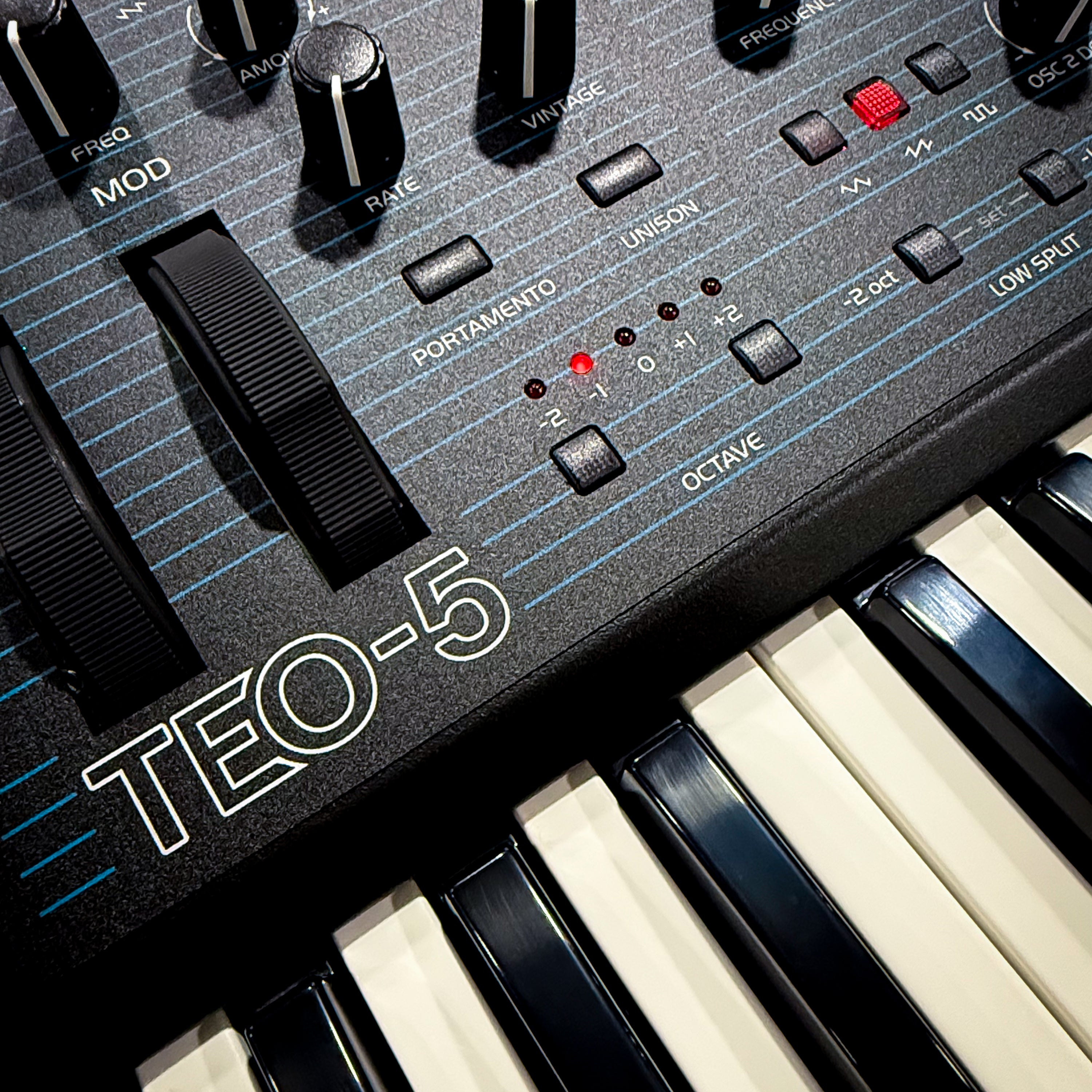 Oberheim TEO-5 Compact 5-Voice Polyphonic Synthesizer – Kraft Music