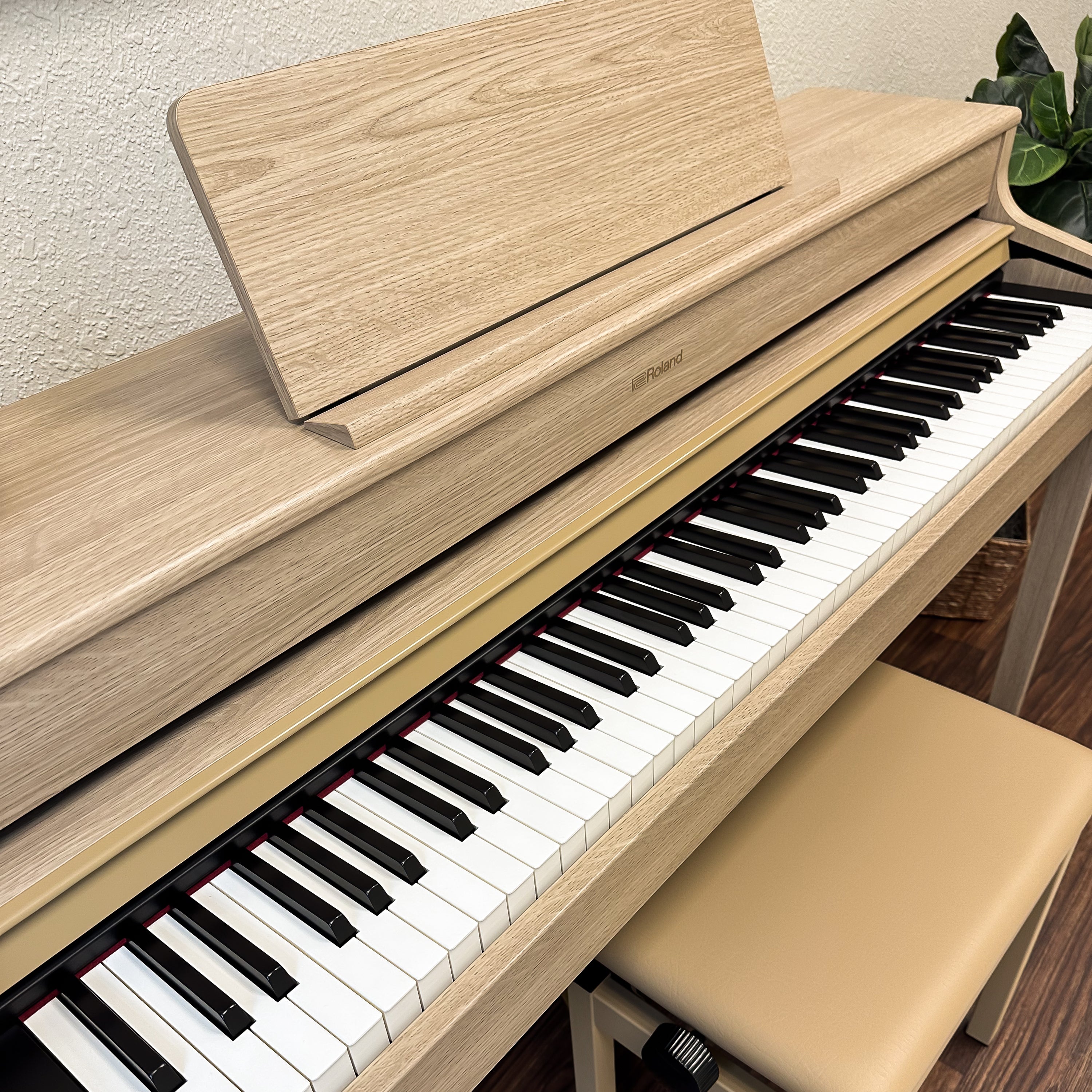 Roland HP702 Digital Piano - Light Oak - View 8