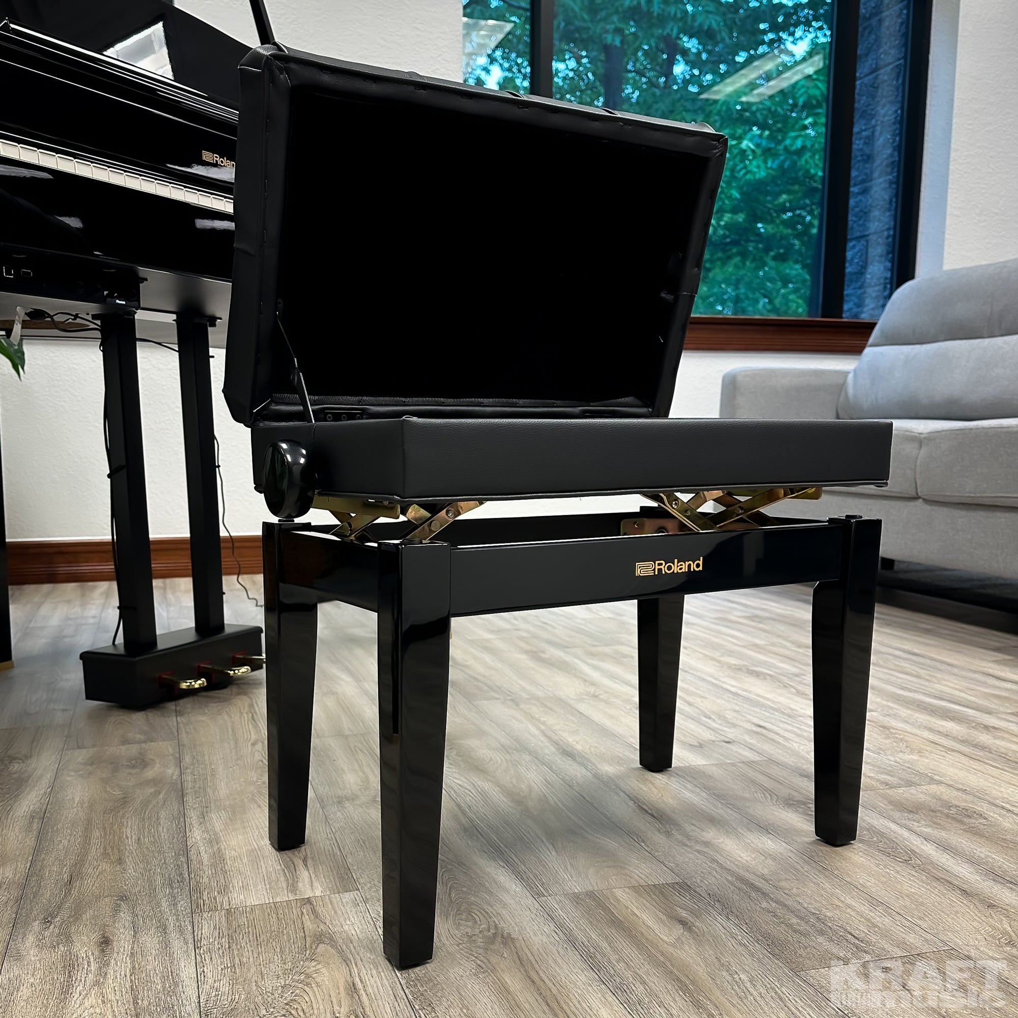 Roland GP607 Digital Grand Piano - Polished Ebony - bench open