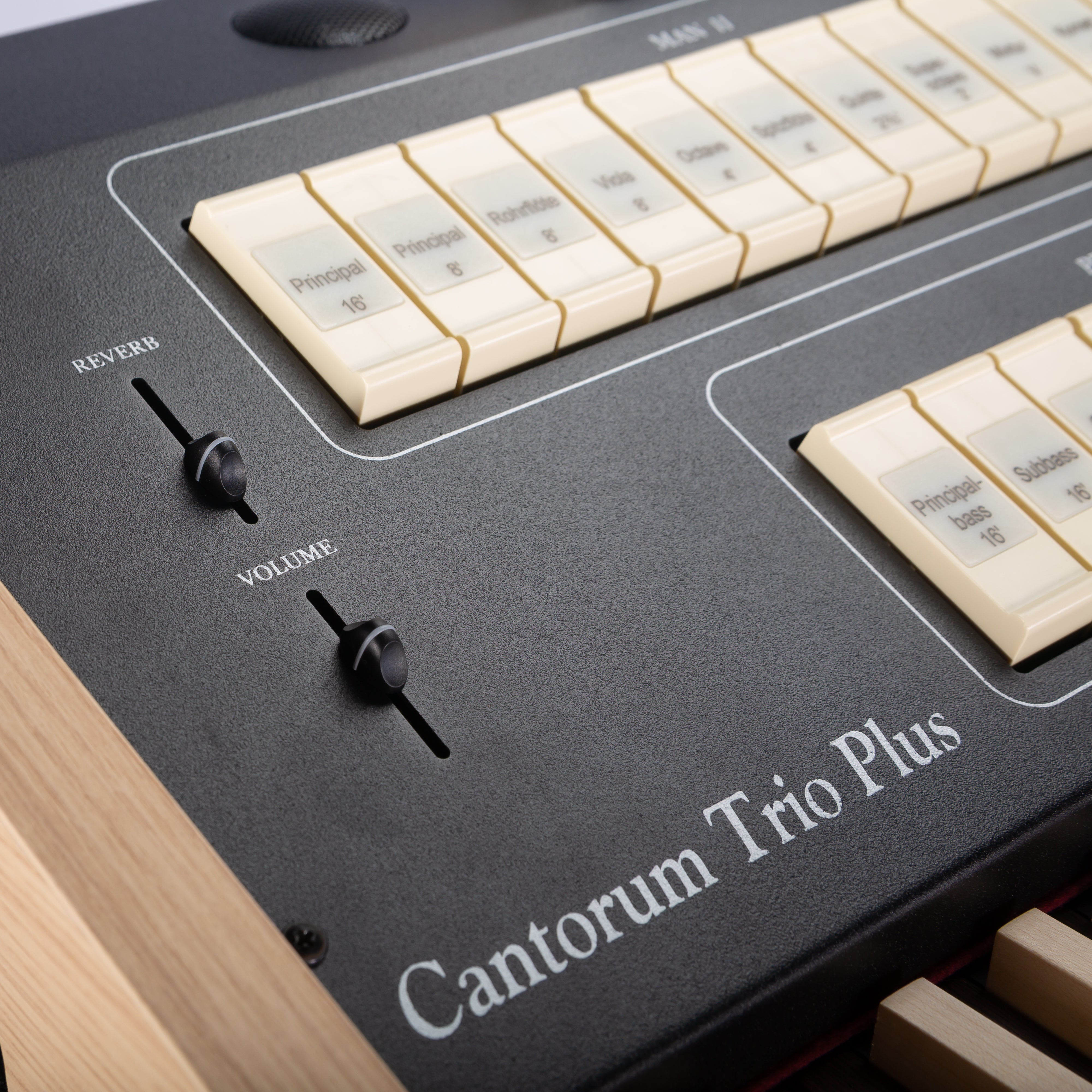 Viscount Cantorum Trio Plus Wood Keys 3 Manual Portable Organ - View 7