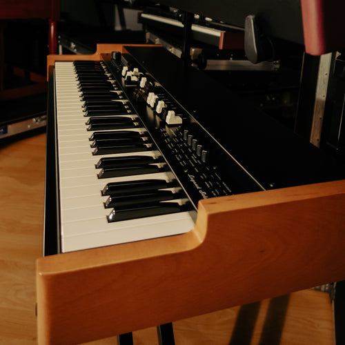 Viscount Legend Solo Organ - View 2