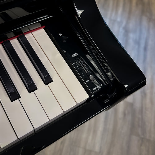 Yamaha Clavinova CLP-795GP Digital Piano - Polished Ebony - power and volume controls