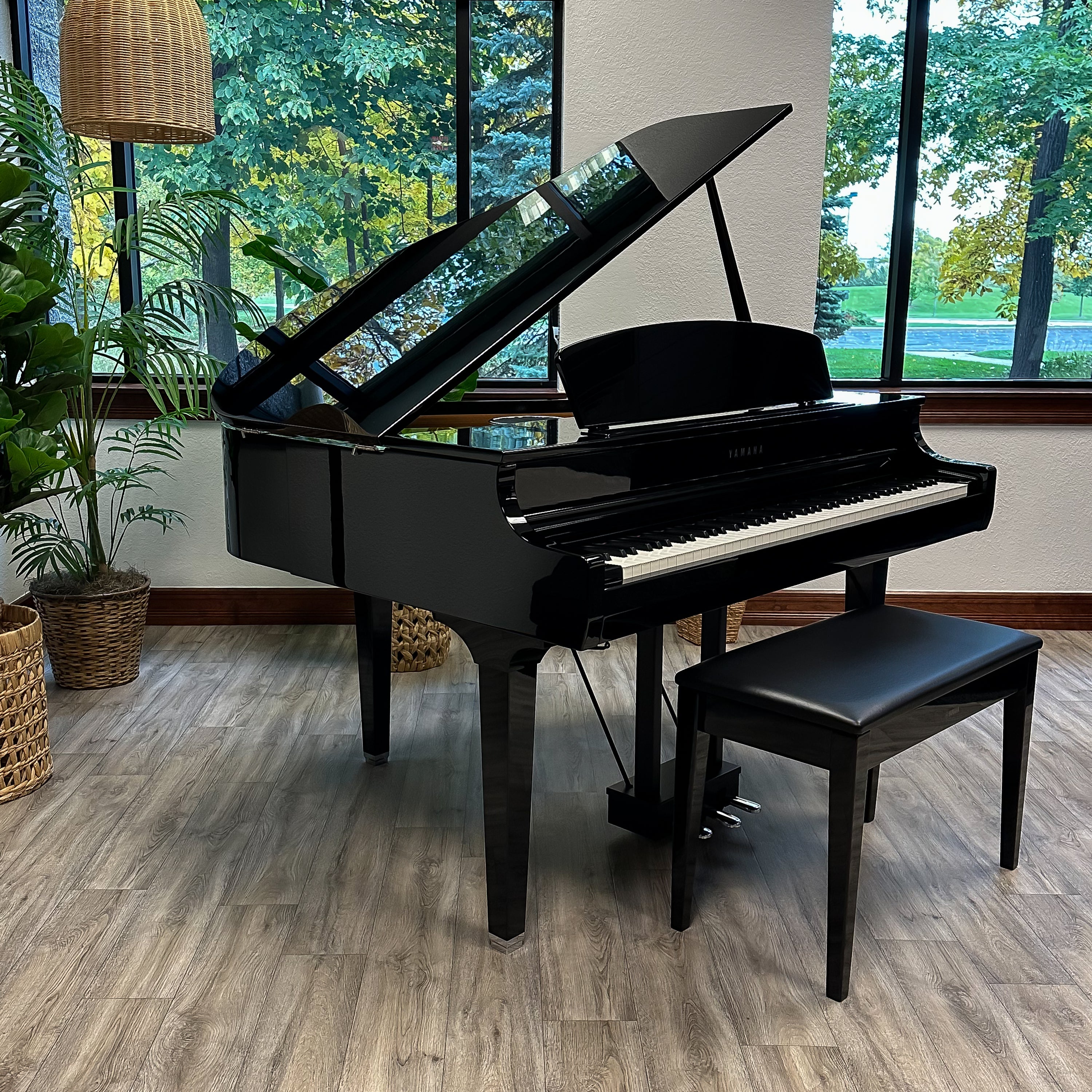 Yamaha Clavinova CLP-795GP Digital Piano - Polished Ebony - right facing in a stylish living room