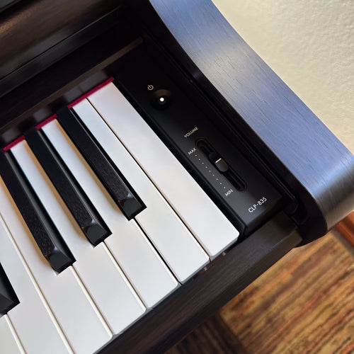 Yamaha Clavinova CLP-835 Digital Piano - Rosewood - view 8
