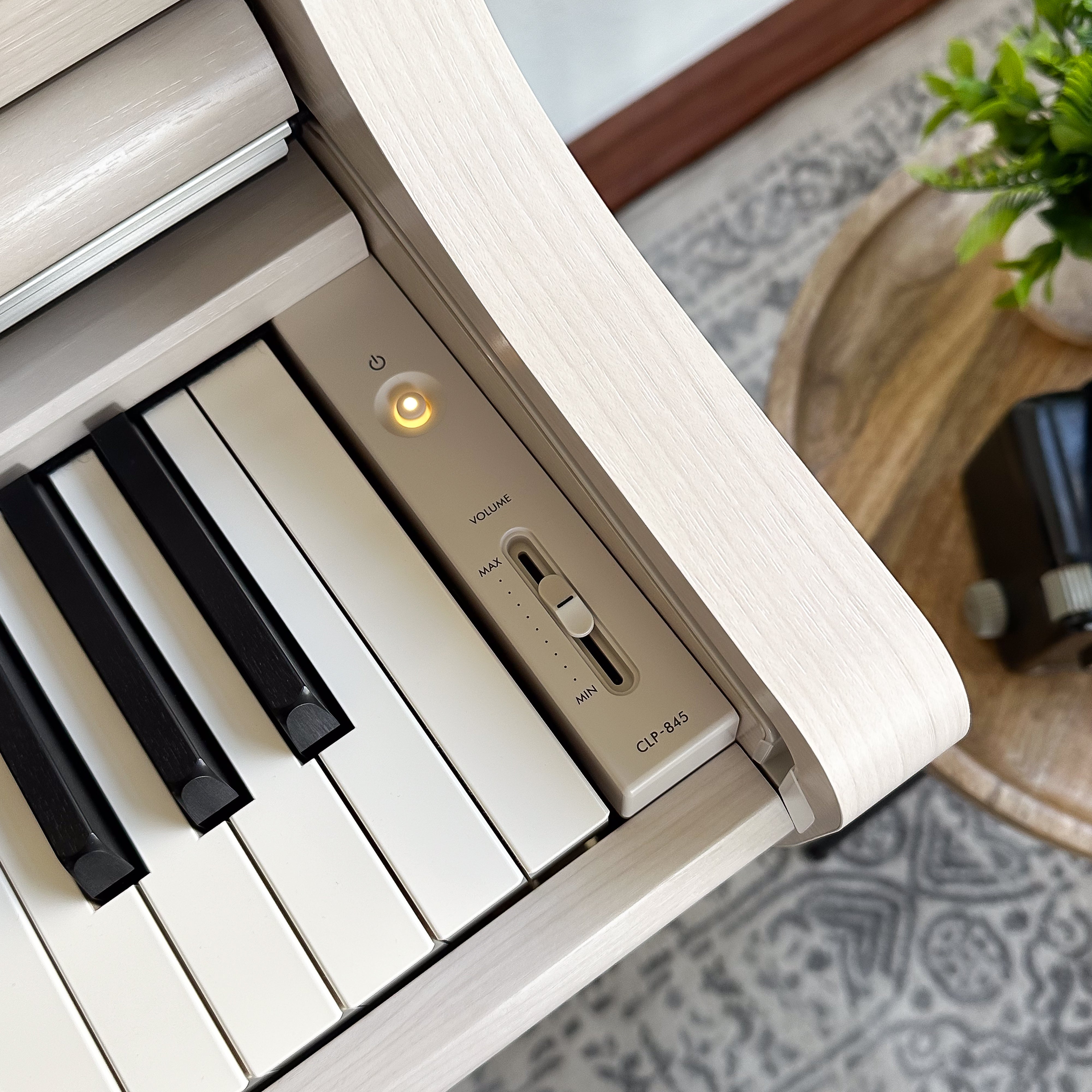 Yamaha Clavinova CLP-845 Digital Piano - White Birch, view 7