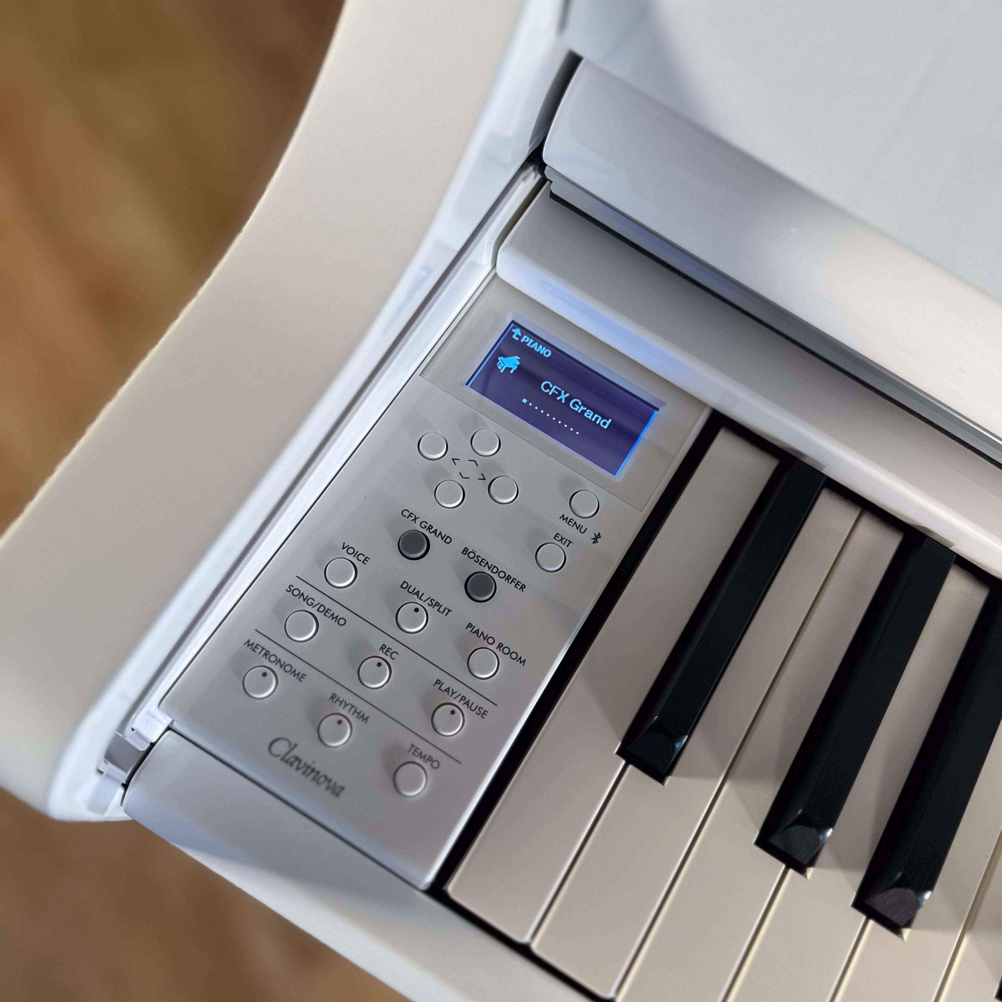 Yamaha Clavinova CLP-865GP Digital Piano - Polished White - View 7
