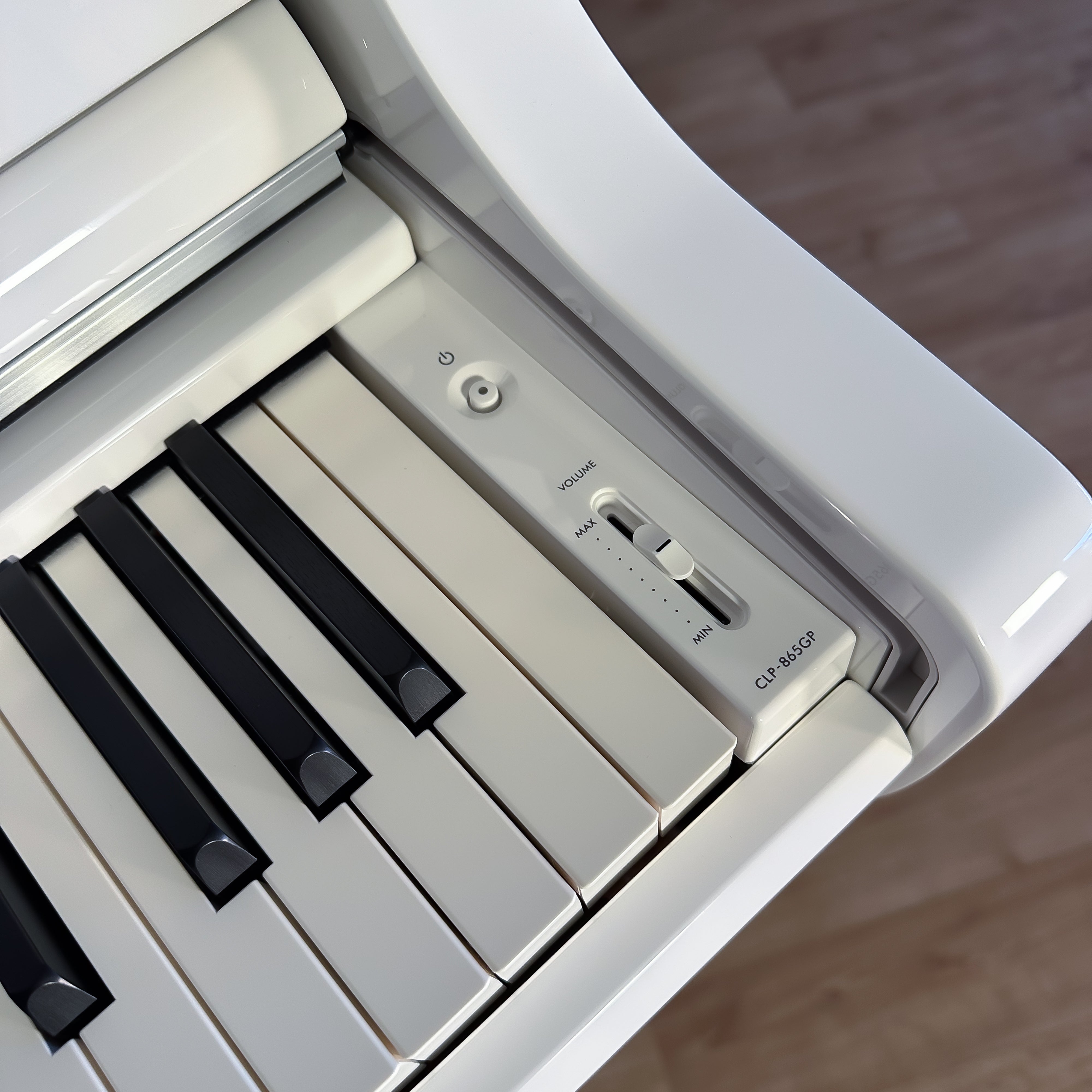 Yamaha Clavinova CLP-865GP Digital Piano - Polished White - View 8