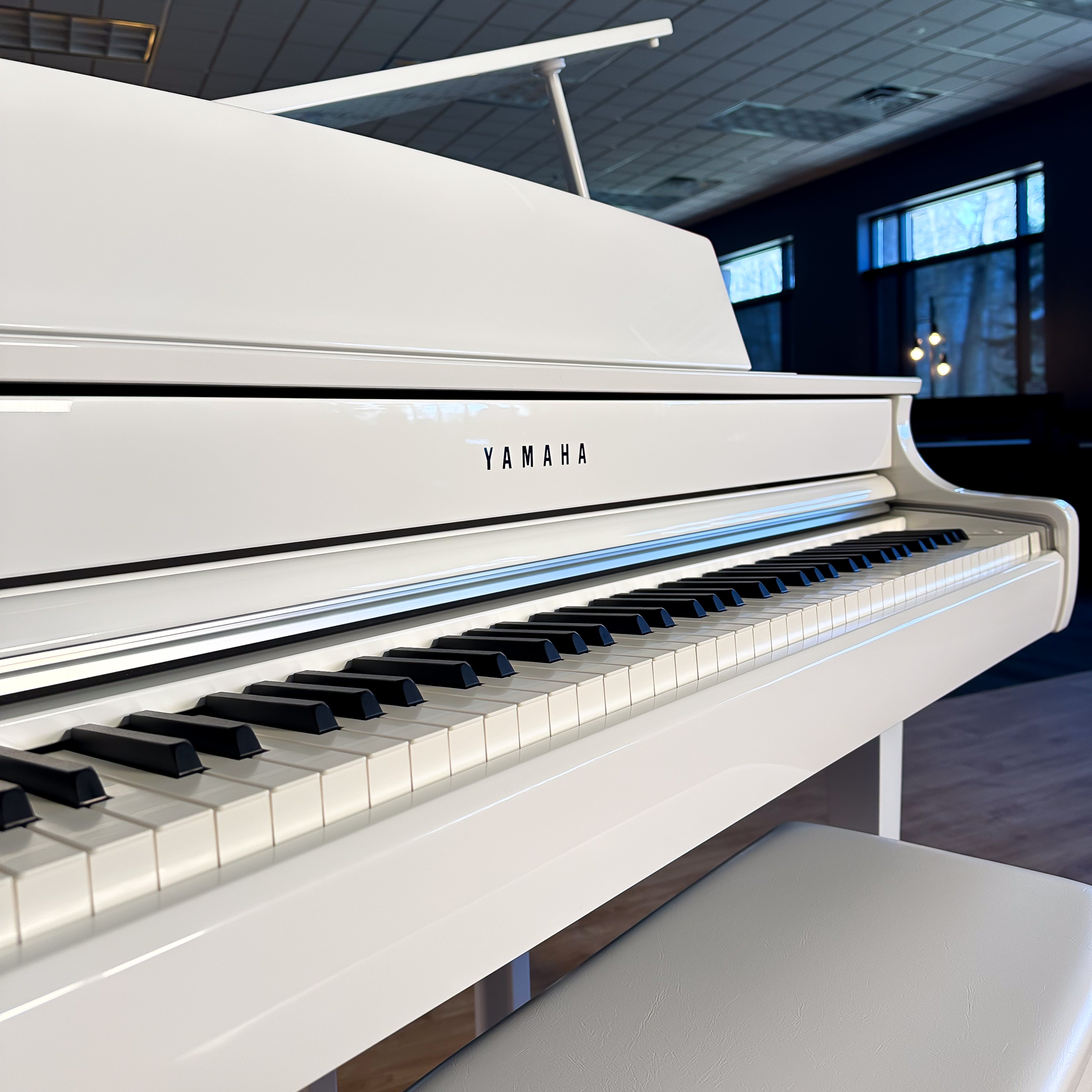 Yamaha Clavinova CLP-865GP Digital Piano - Polished White - View 21