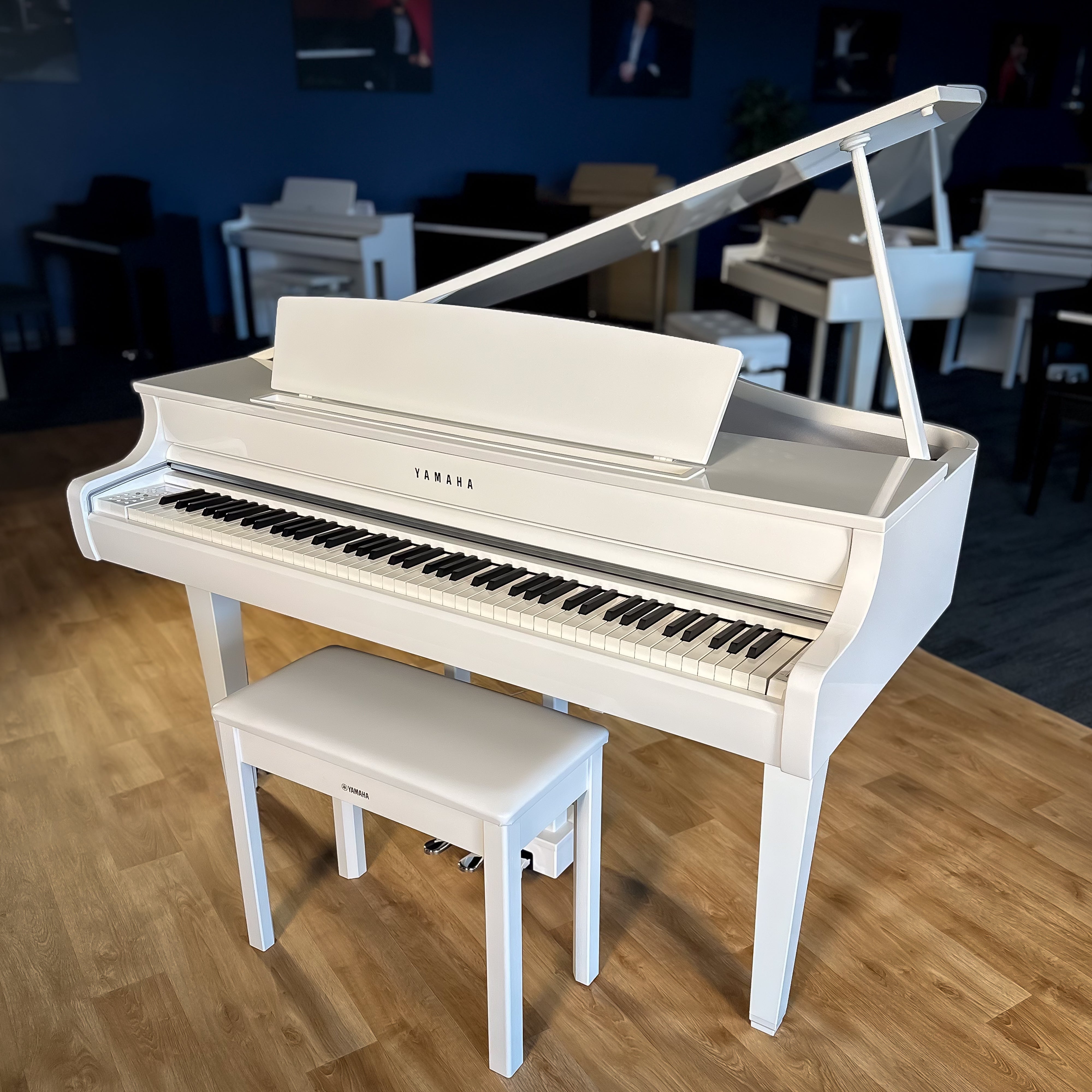 Yamaha Clavinova CLP-865GP Digital Piano - Polished White - View 3