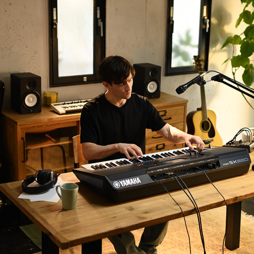 Yamaha PSRSX920 61-key Arranger Keyboard, View