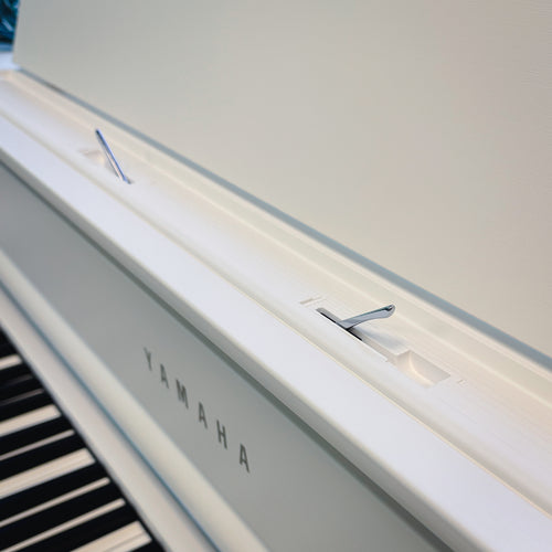 Yamaha Clavinova CLP-875 Digital Pianos - Matte White, view 12
