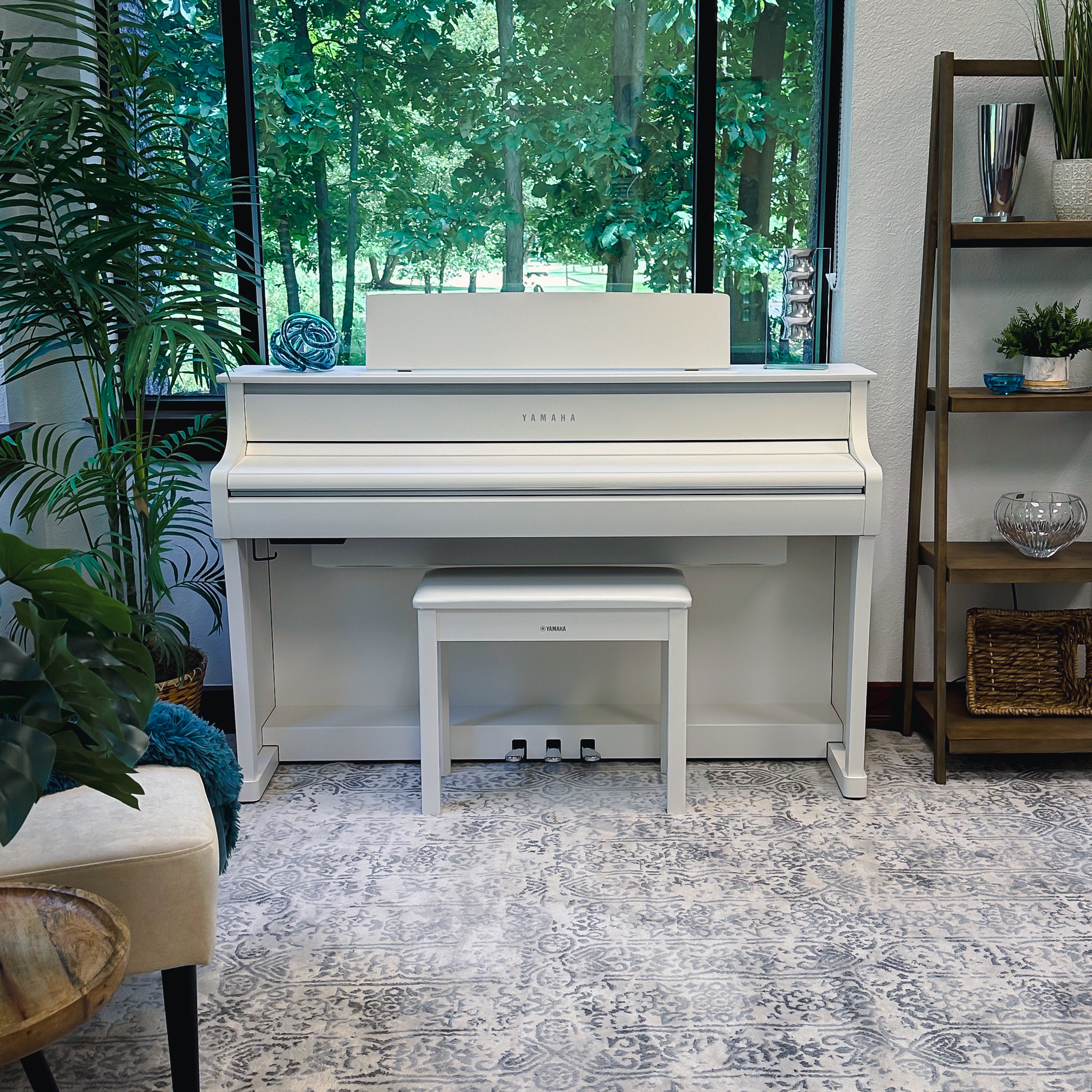 Yamaha Clavinova CLP-875 Digital Pianos - Matte White, view 5