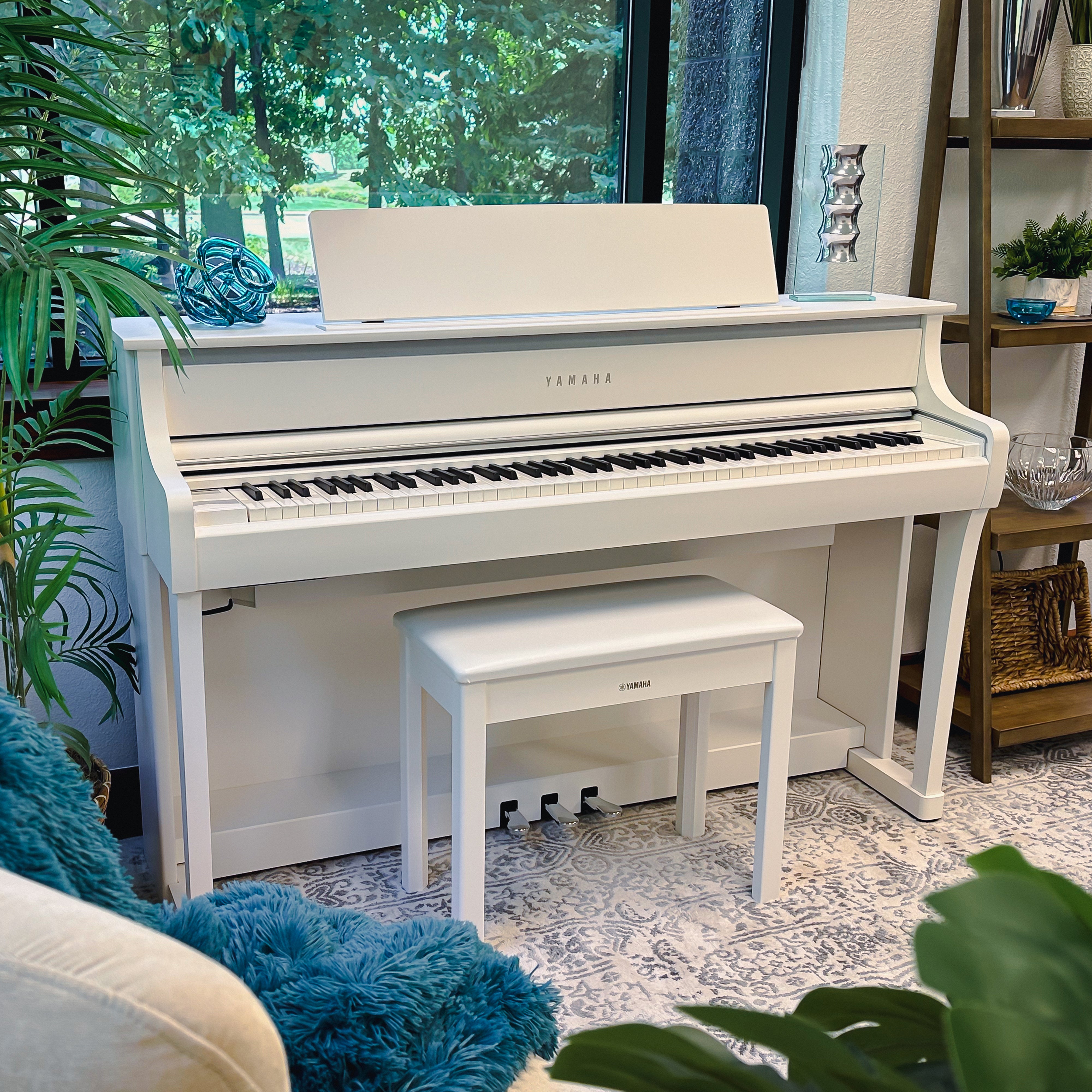 Yamaha Clavinova CLP-875 Digital Pianos - Matte White, view 3