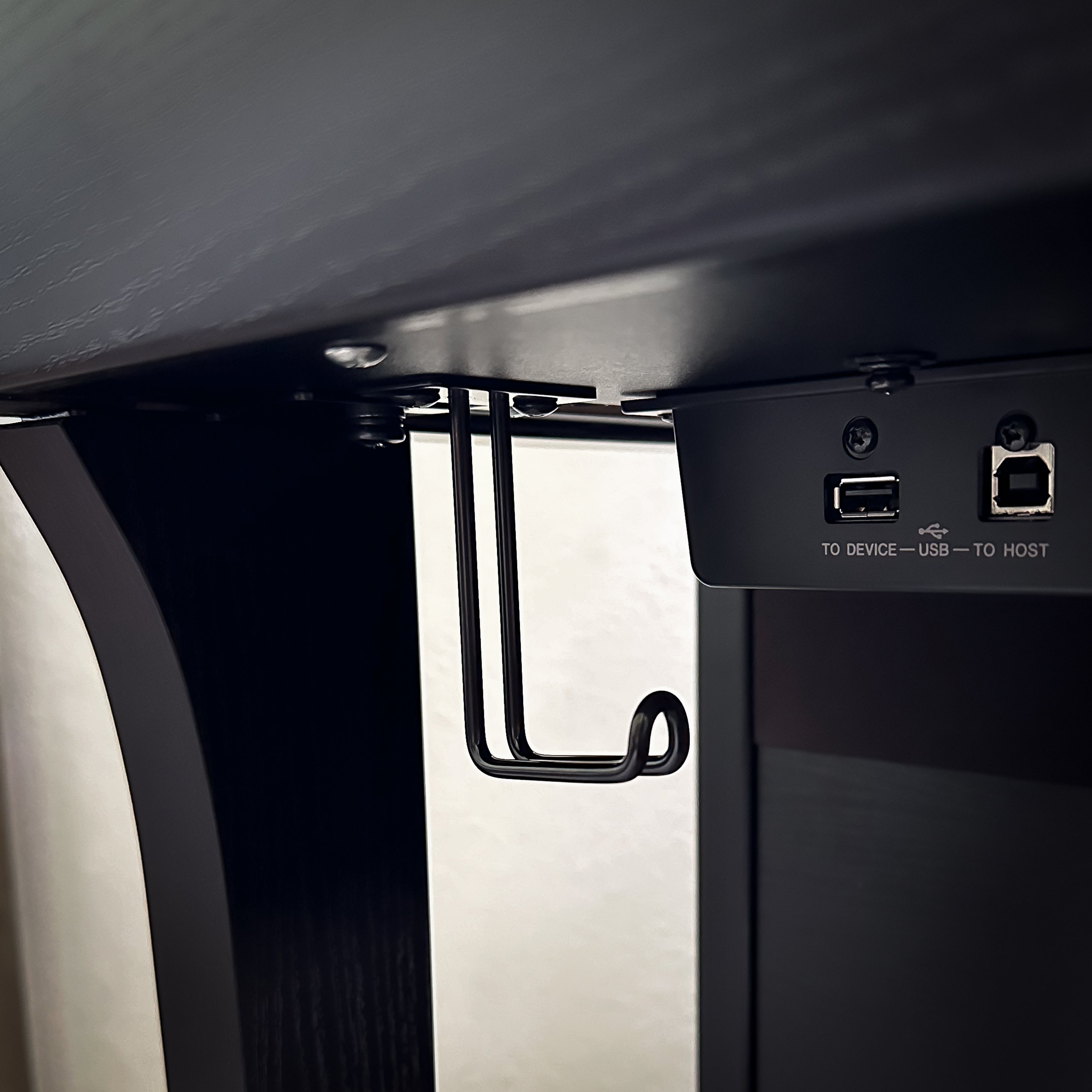 Yamaha Clavinova CLP-885 Digital Piano - Matte Black, headphone hook