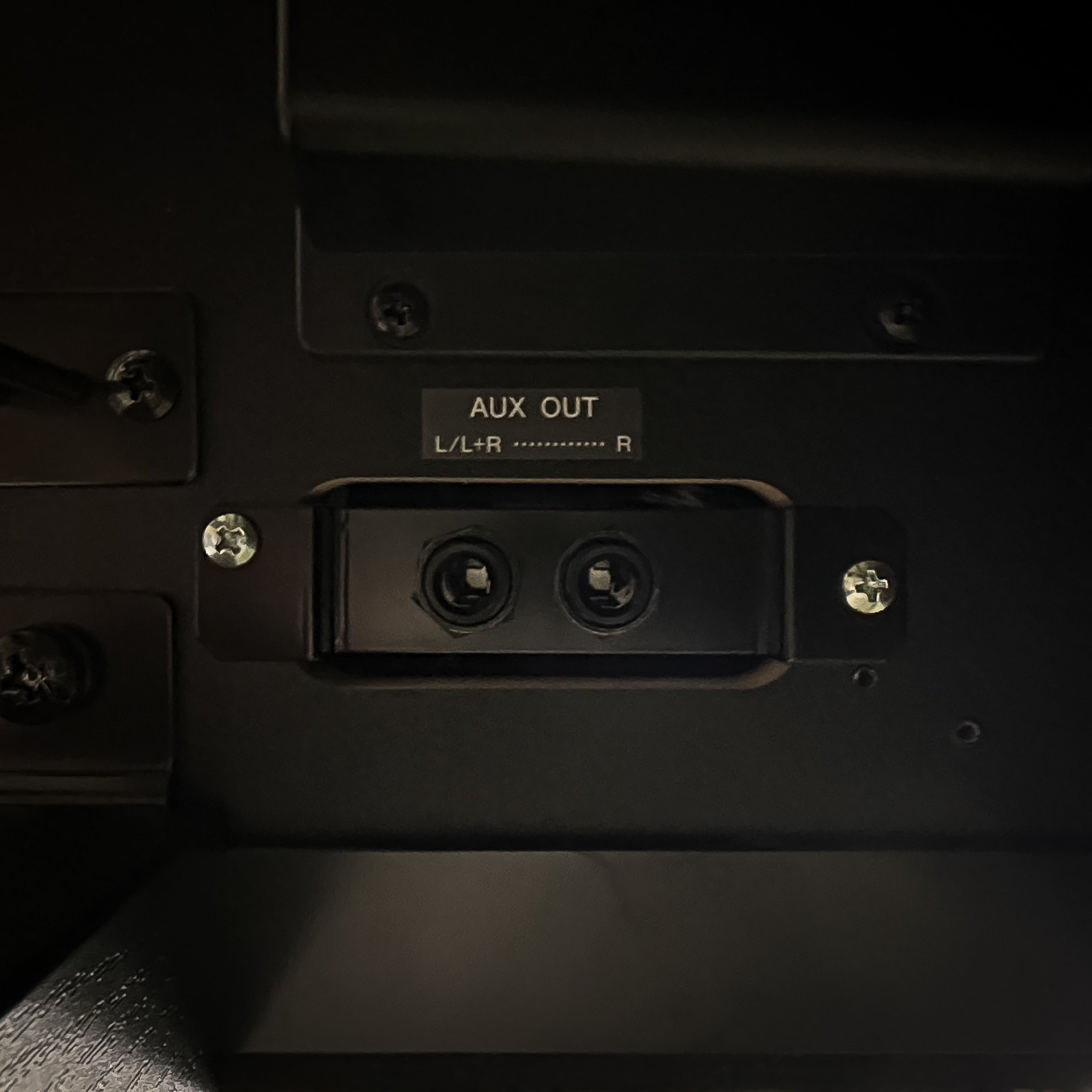 Yamaha Clavinova CLP-885 Digital Piano - Matte Black, AUX out