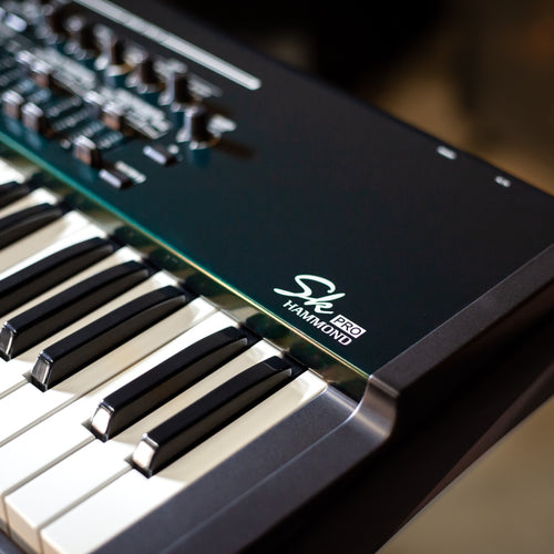 Hammond SK Pro 73 Portable Organ angle