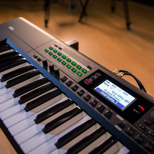 Style shot front angle of the KORG i3