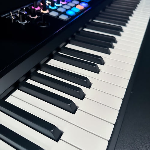 Kurzweil SP7 Grand 88-Key Stage Piano MONITOR KIT