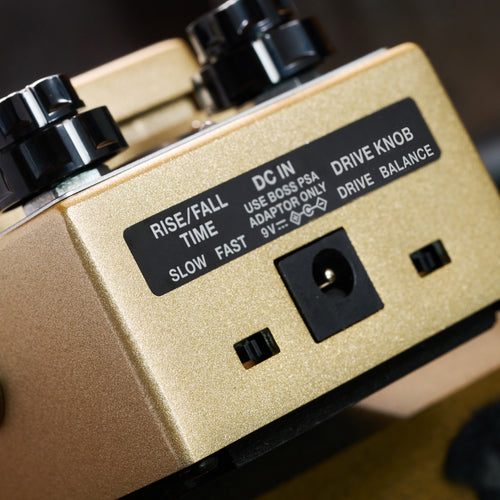 rear of pedal showing power adaptor port