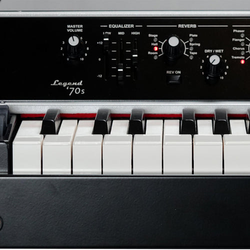 Detail image of Viscount Legend '70s showing keys, pitch bend and mod wheels and controls