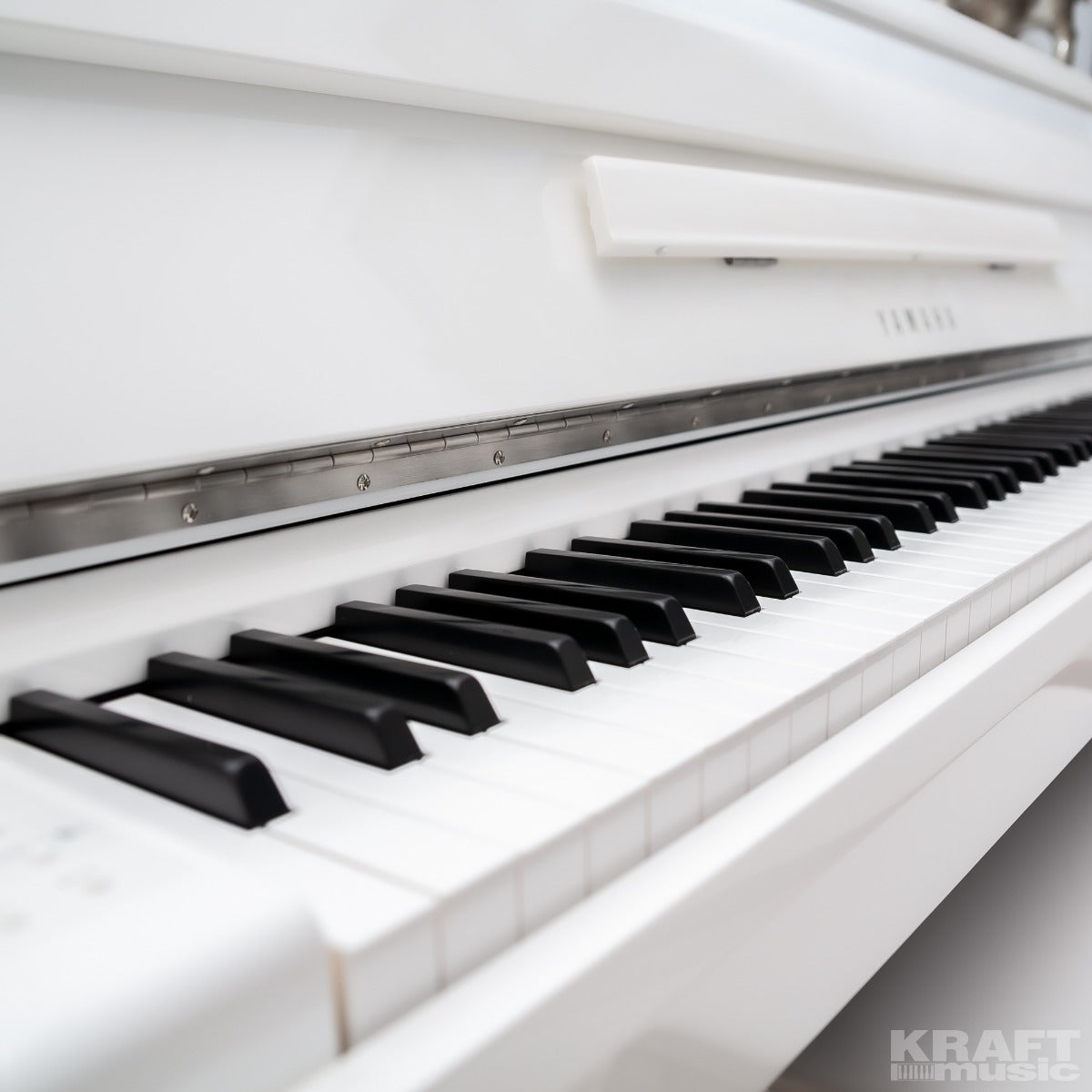 Yamaha AvantGrand NU1X Hybrid Piano - Polished Brilliant White - Style Shot 2