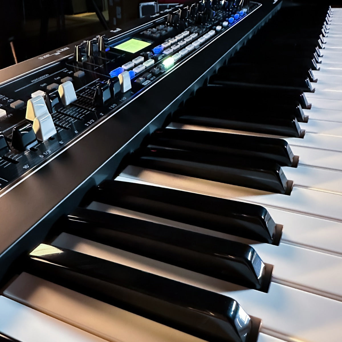 Yamaha CK61 Stage Keyboard - View 7