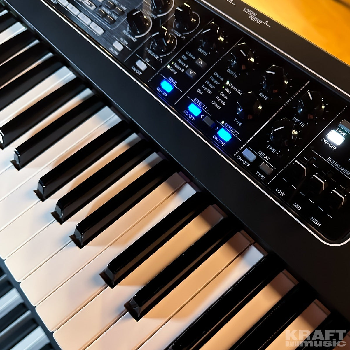 Yamaha CK61 Stage Keyboard - View 4