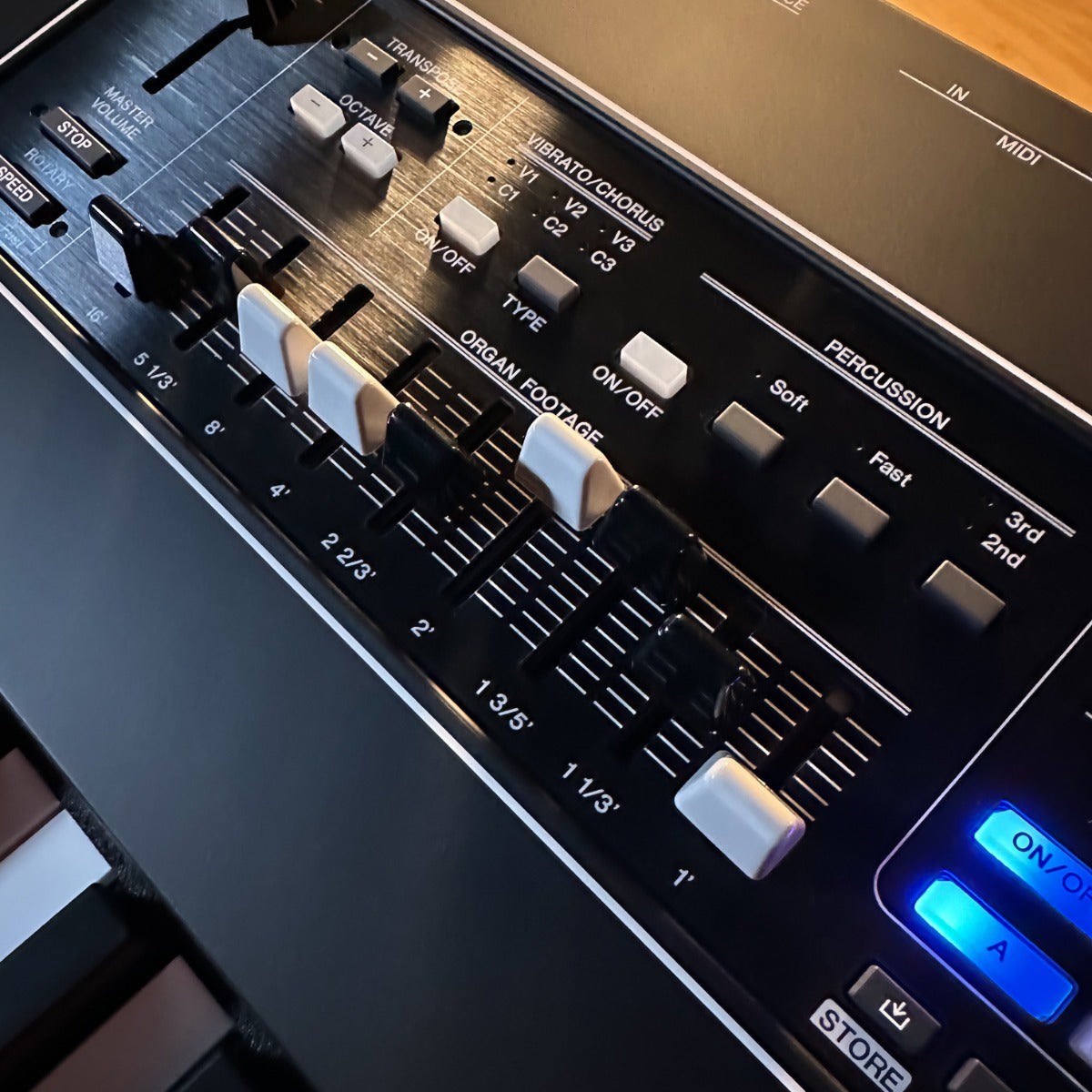 Yamaha CK61 Stage Keyboard - View 11