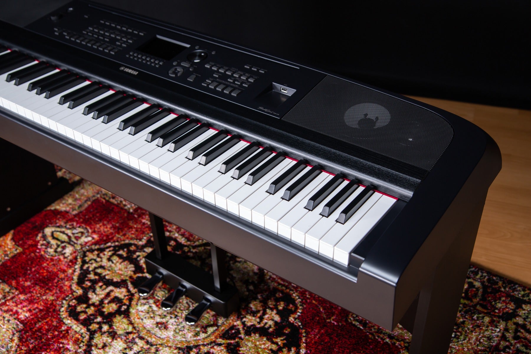 Yamaha DGX-670 with stand on stylish rug
