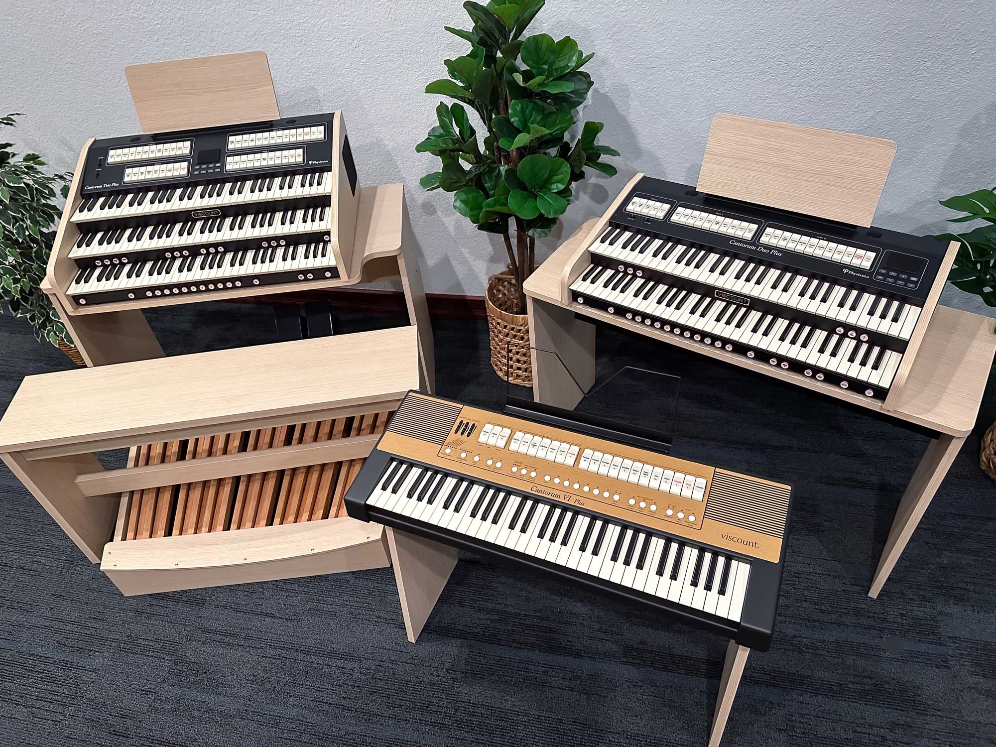 Group photo of the Viscount Cantorum series organs