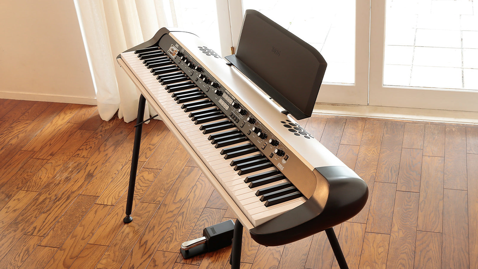 Free Korg ST-SV1-BK Stand