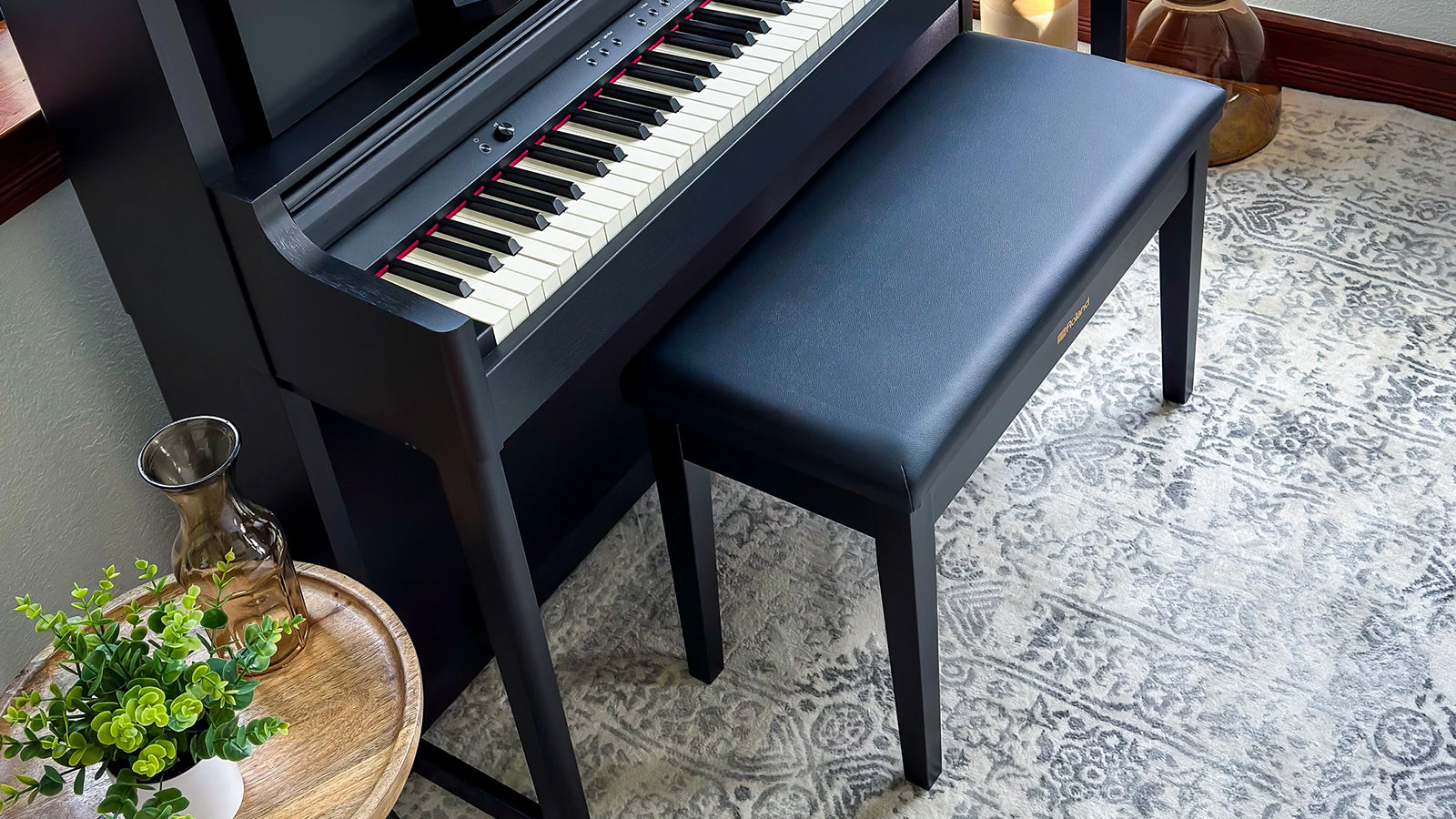 Close up of a Roland piano bench