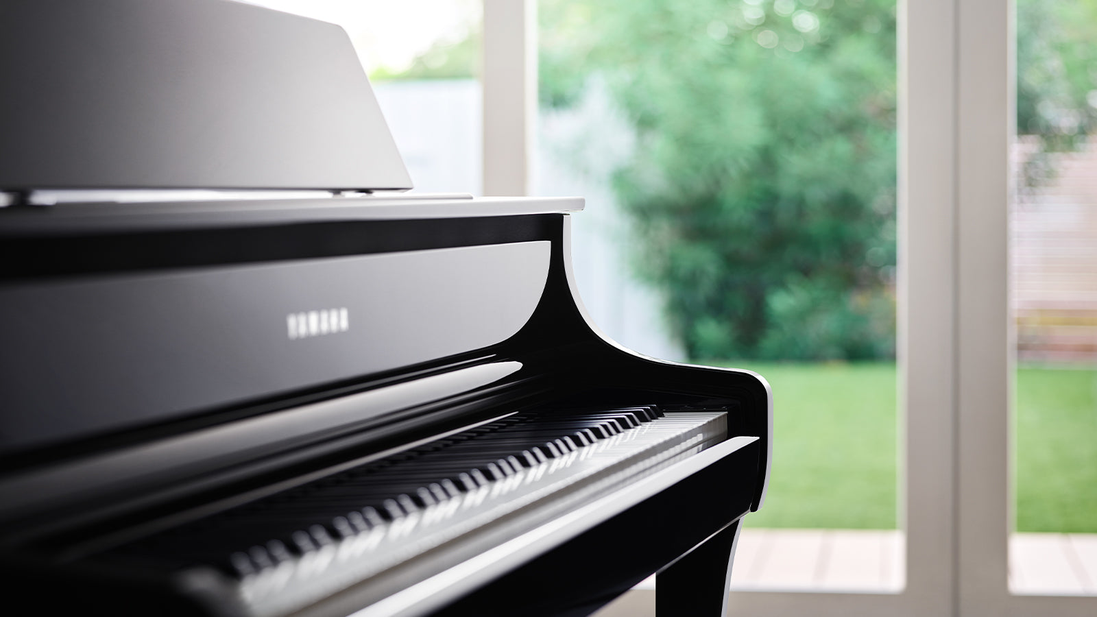 A Yamaha CLP-875 in a sun room