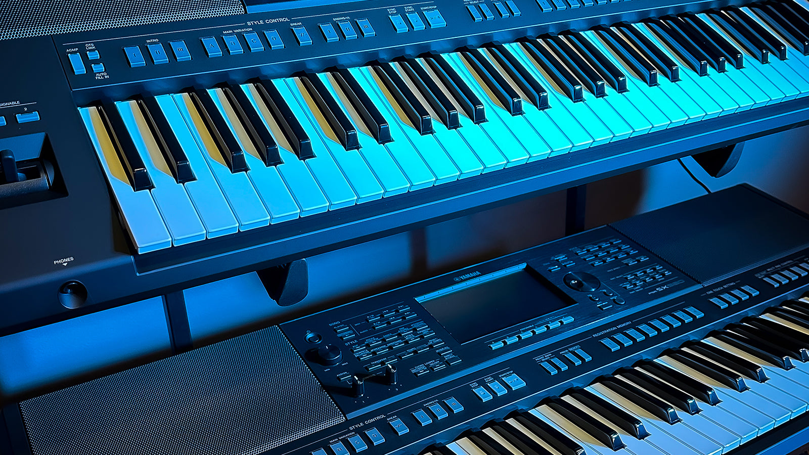 PSR-SX920 and PSR-SX720 mounted on a dual stand