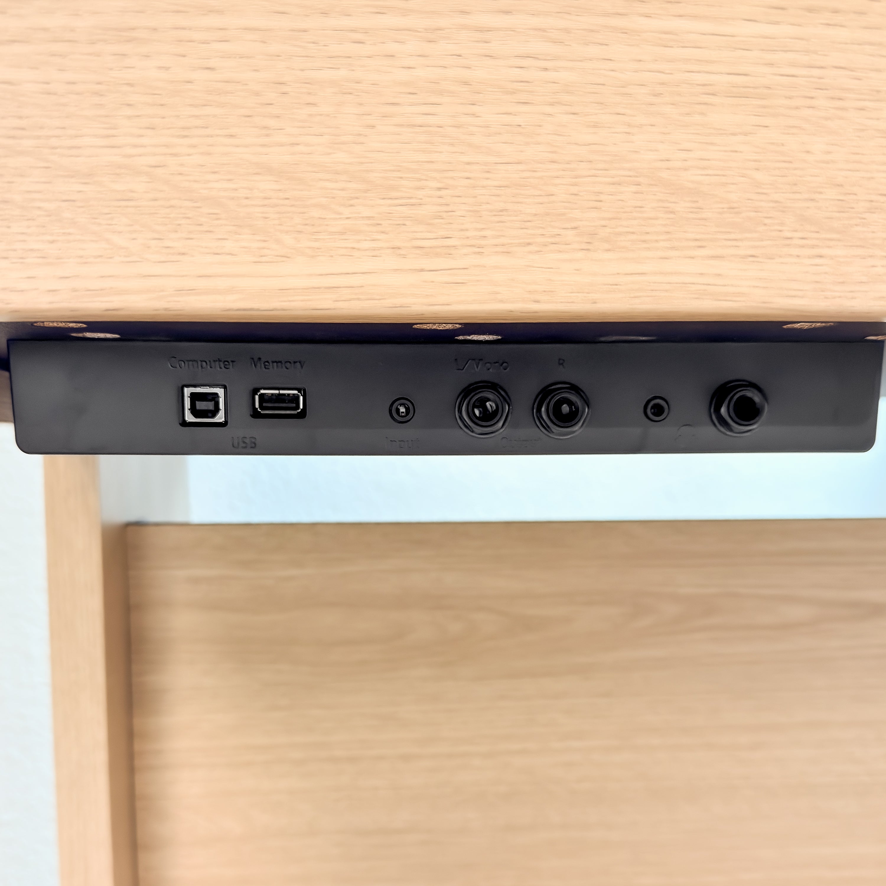 Roland HP704 Digital Piano - Light Oak I/O jacks