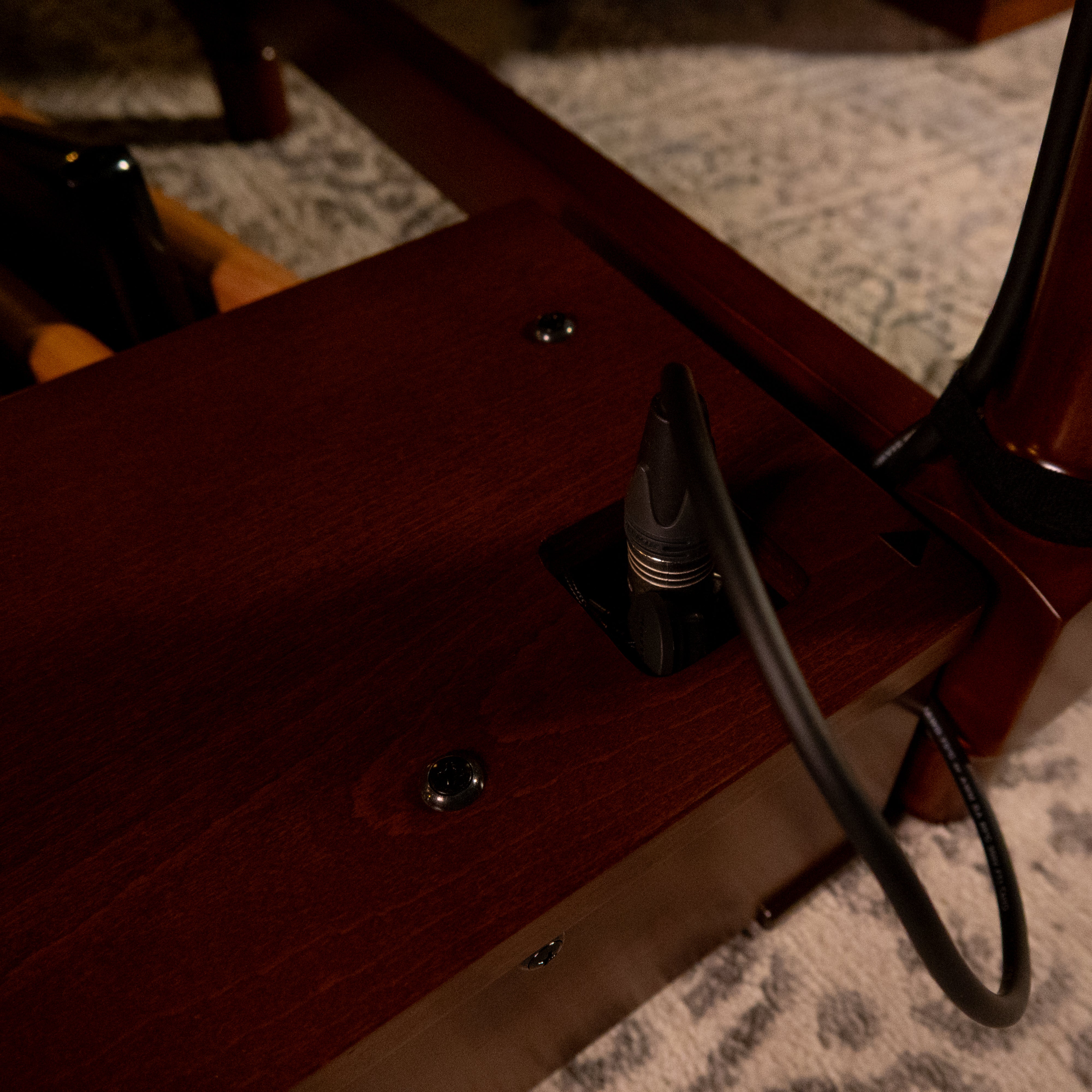Hammond XK-7D Classic Ultimate Dual-Manual Tonewheel Organ System showing how the pedalboard connects to the organ