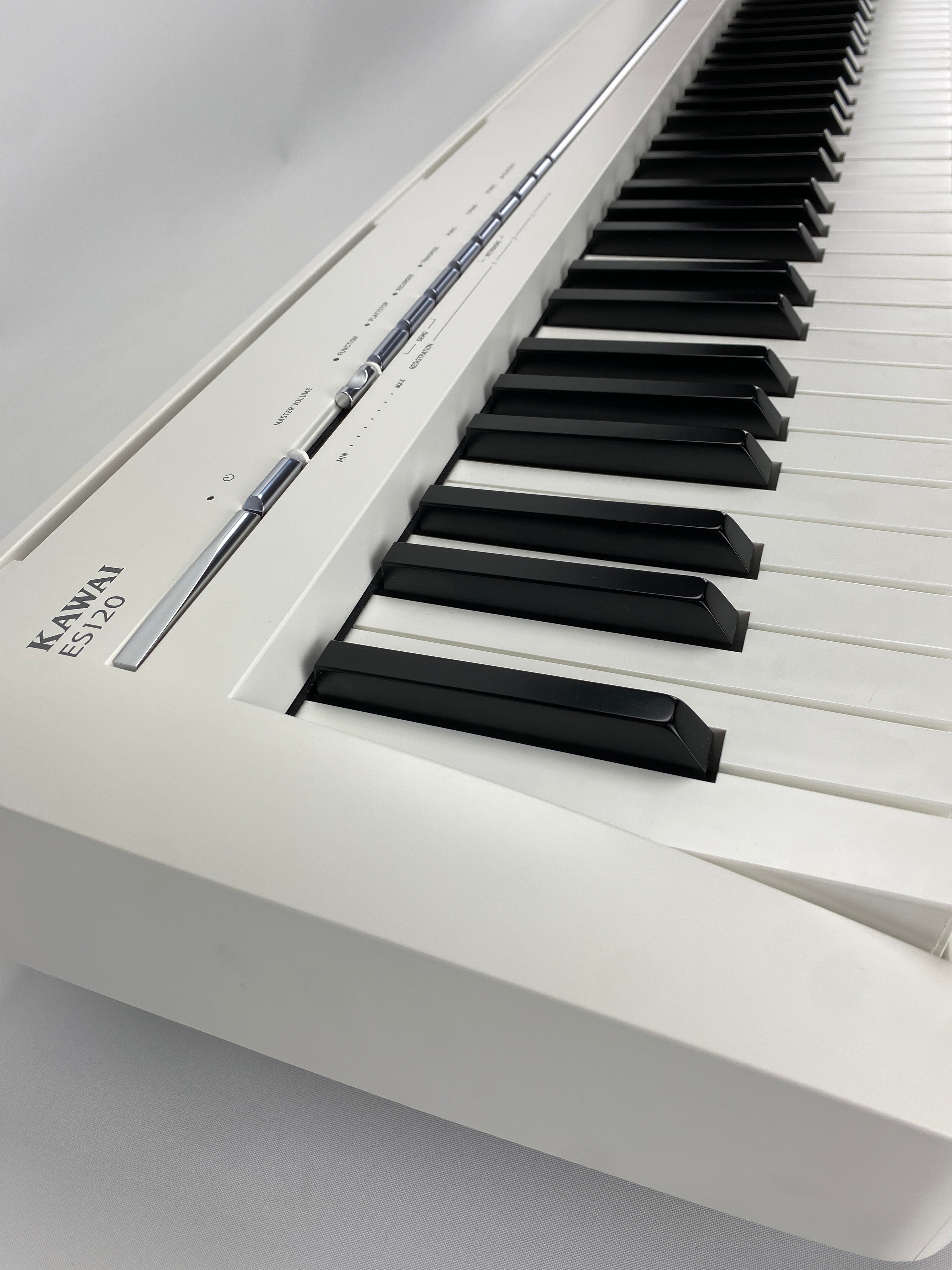 Kawai ES120 Portable Digital Piano - White (Demo)