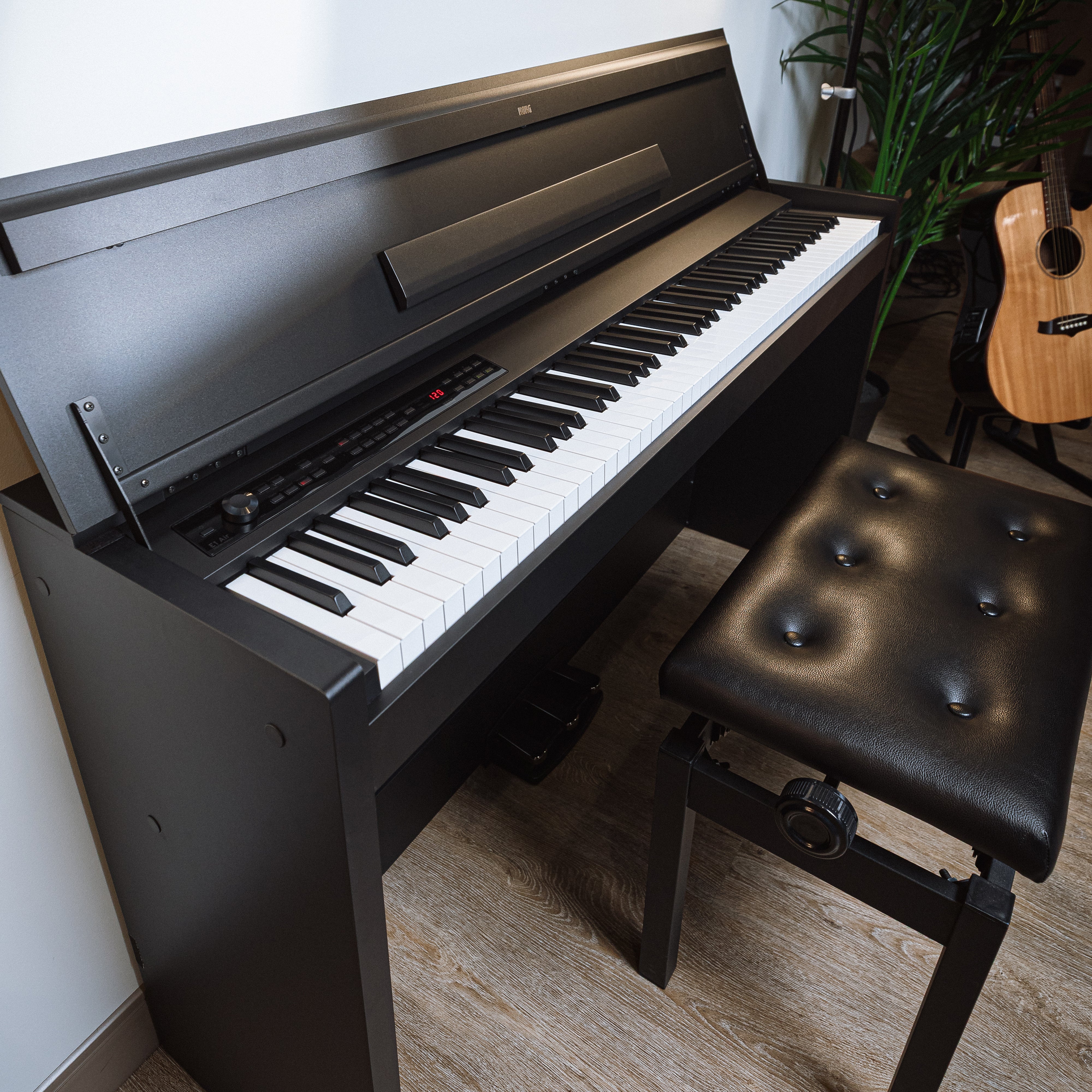Korg E1 Air Digital Piano - Black - View 5