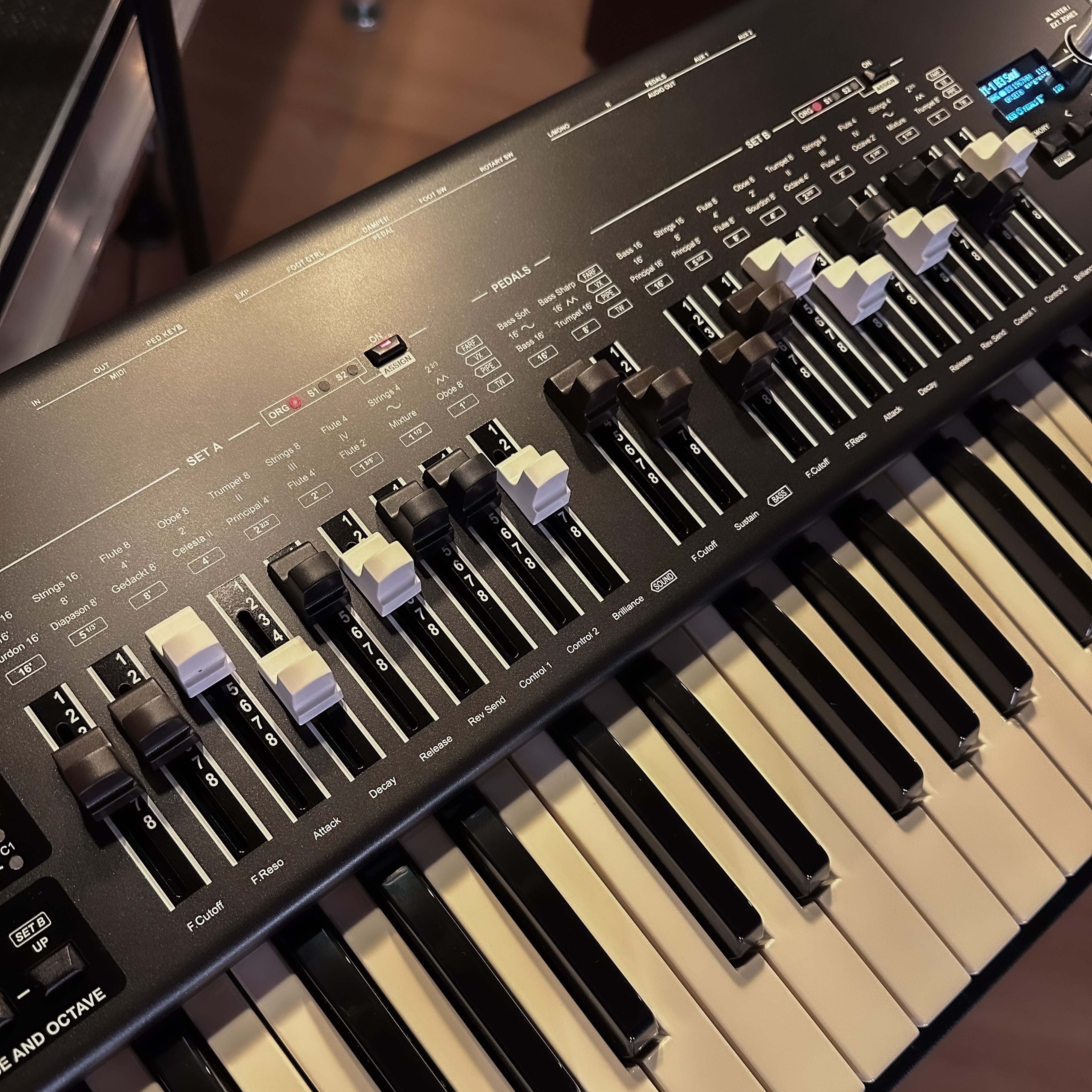 Viscount Legend One 61 Stage Keyboard - View 9