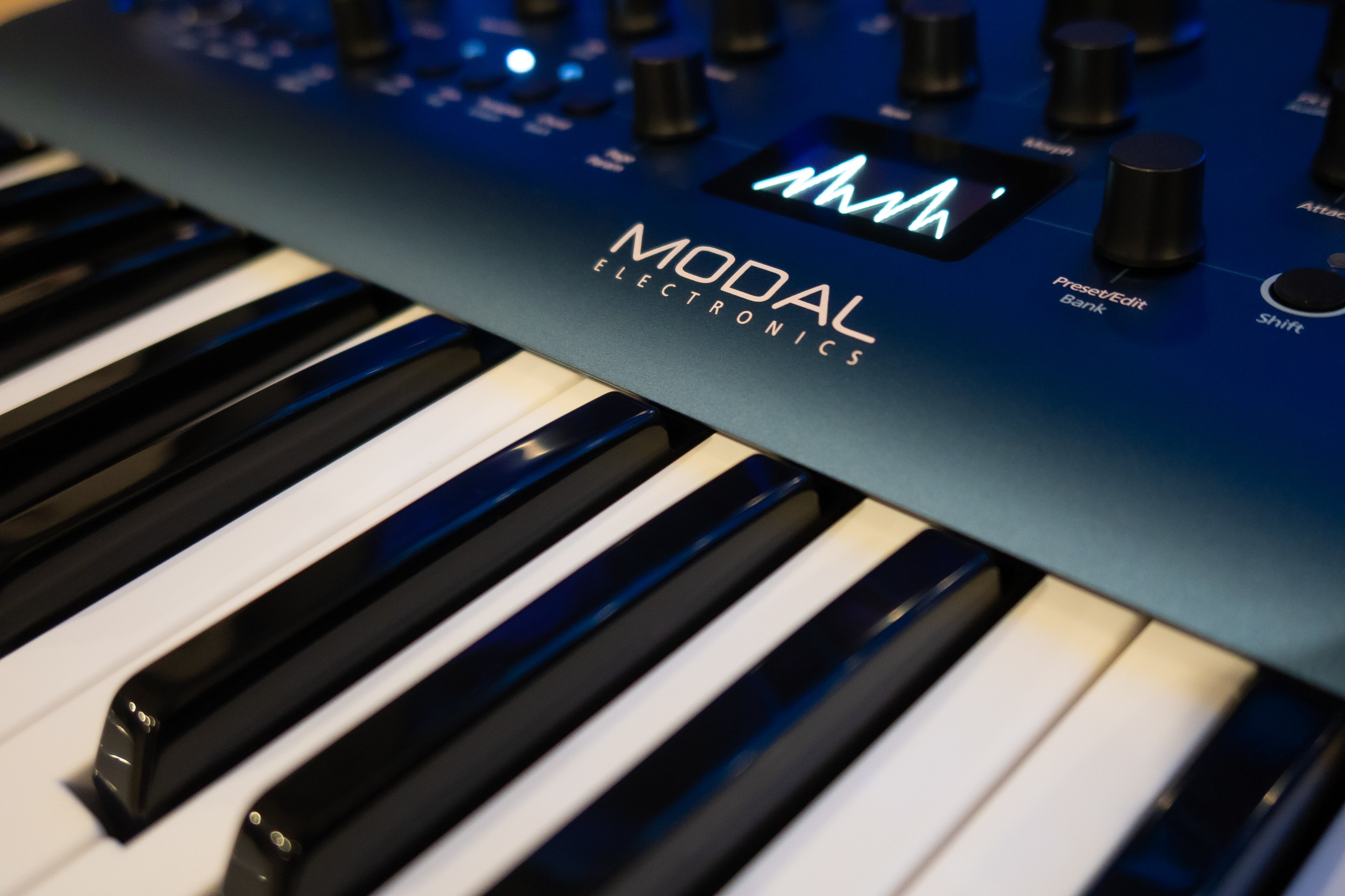 Modal Electronics Cobalt8 37-Key Virtual Analog Synthesizer View 7