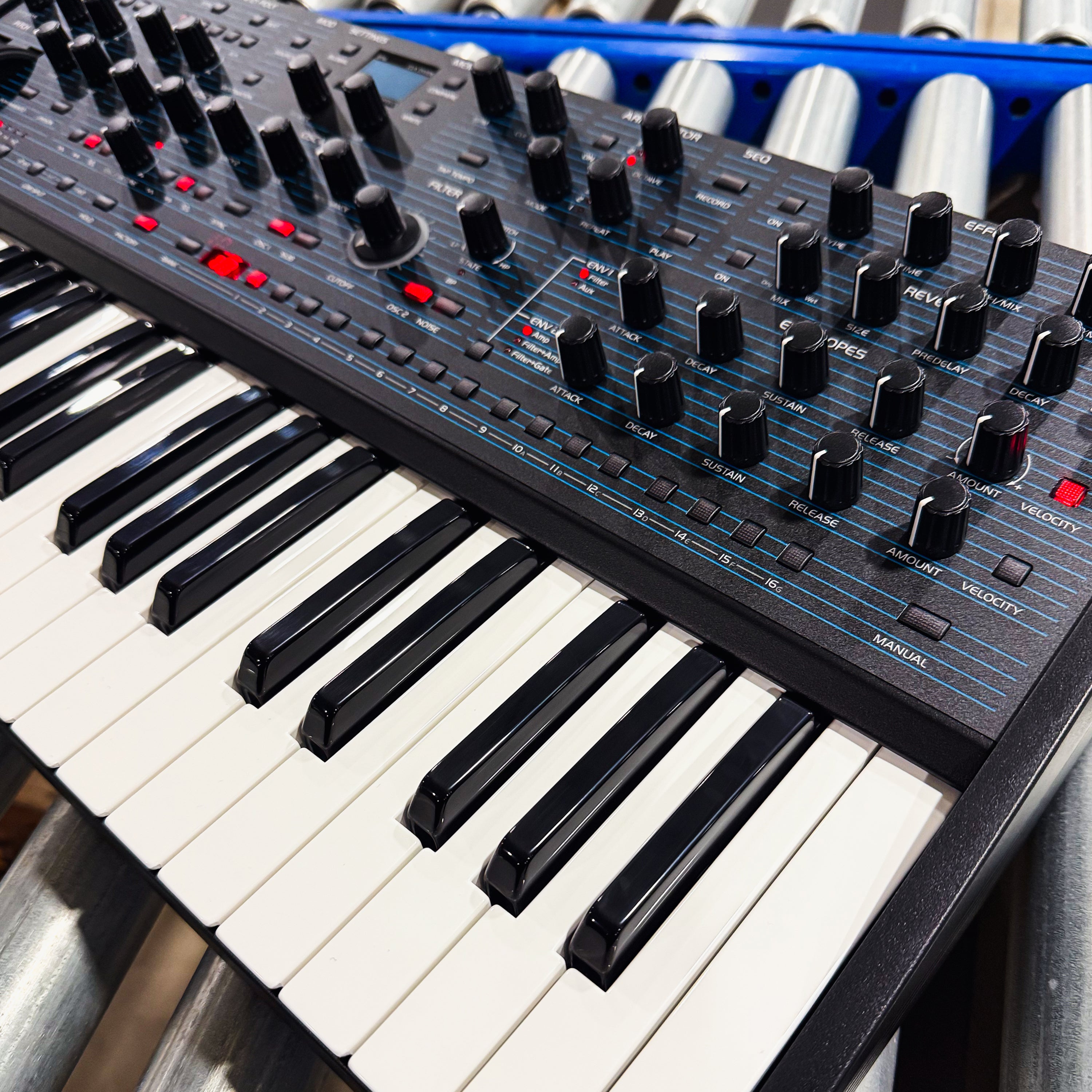 Oberheim TEO-5 Compact 5-Voice Polyphonic Synthesizer View 5