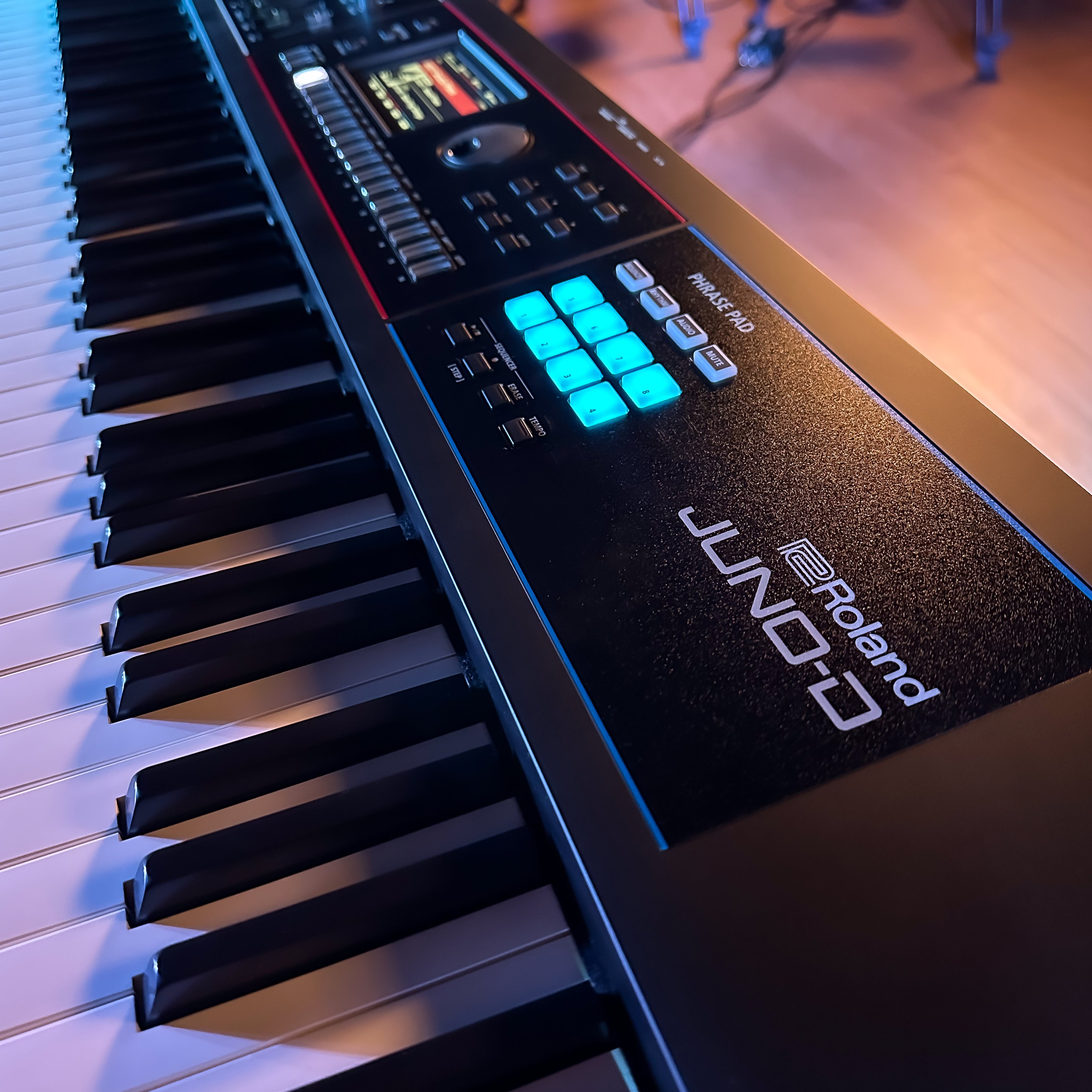 Roland Juno-D8 88-Key Synthesizer – Kraft Music