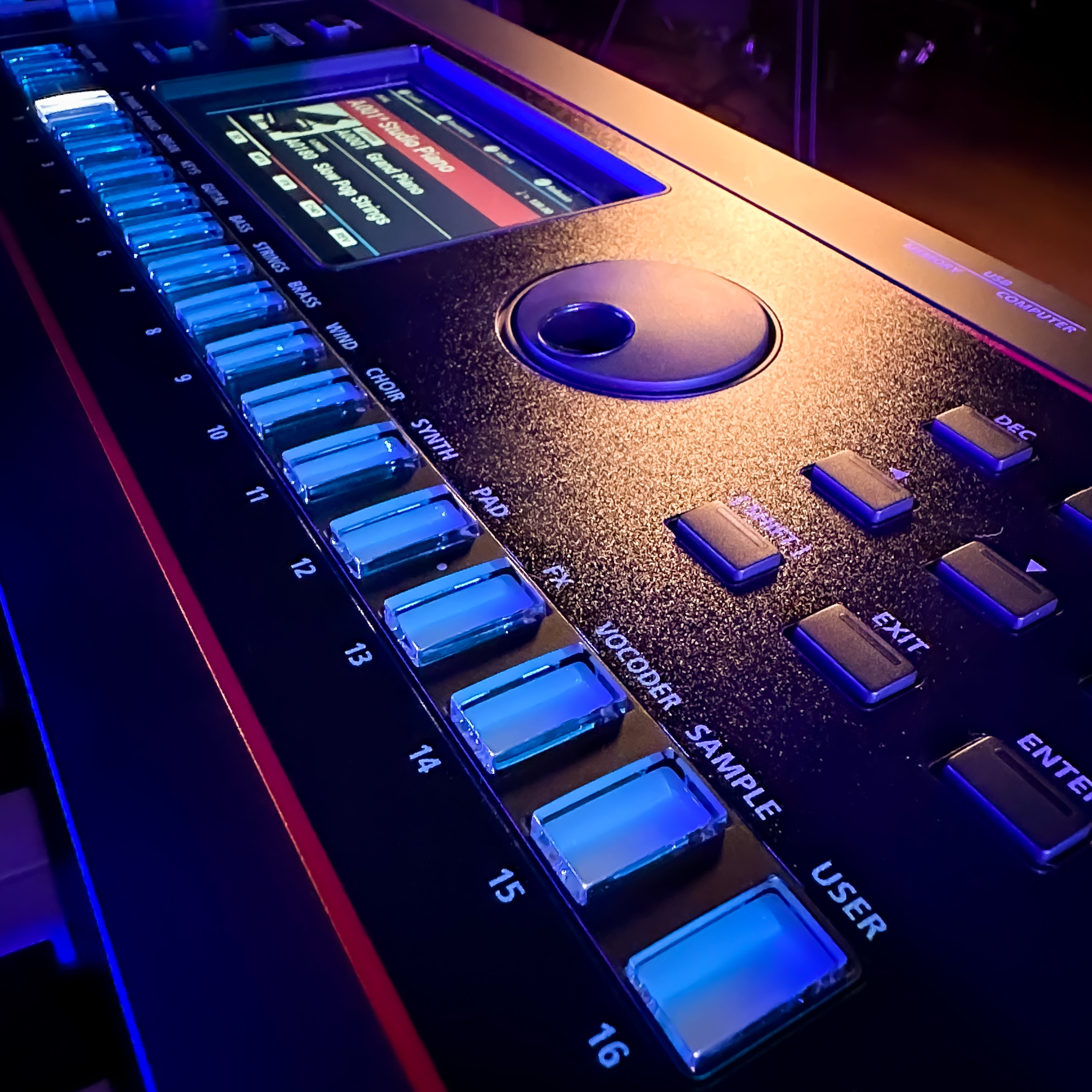 Roland Juno-D6 61-Key Synthesizer View 5